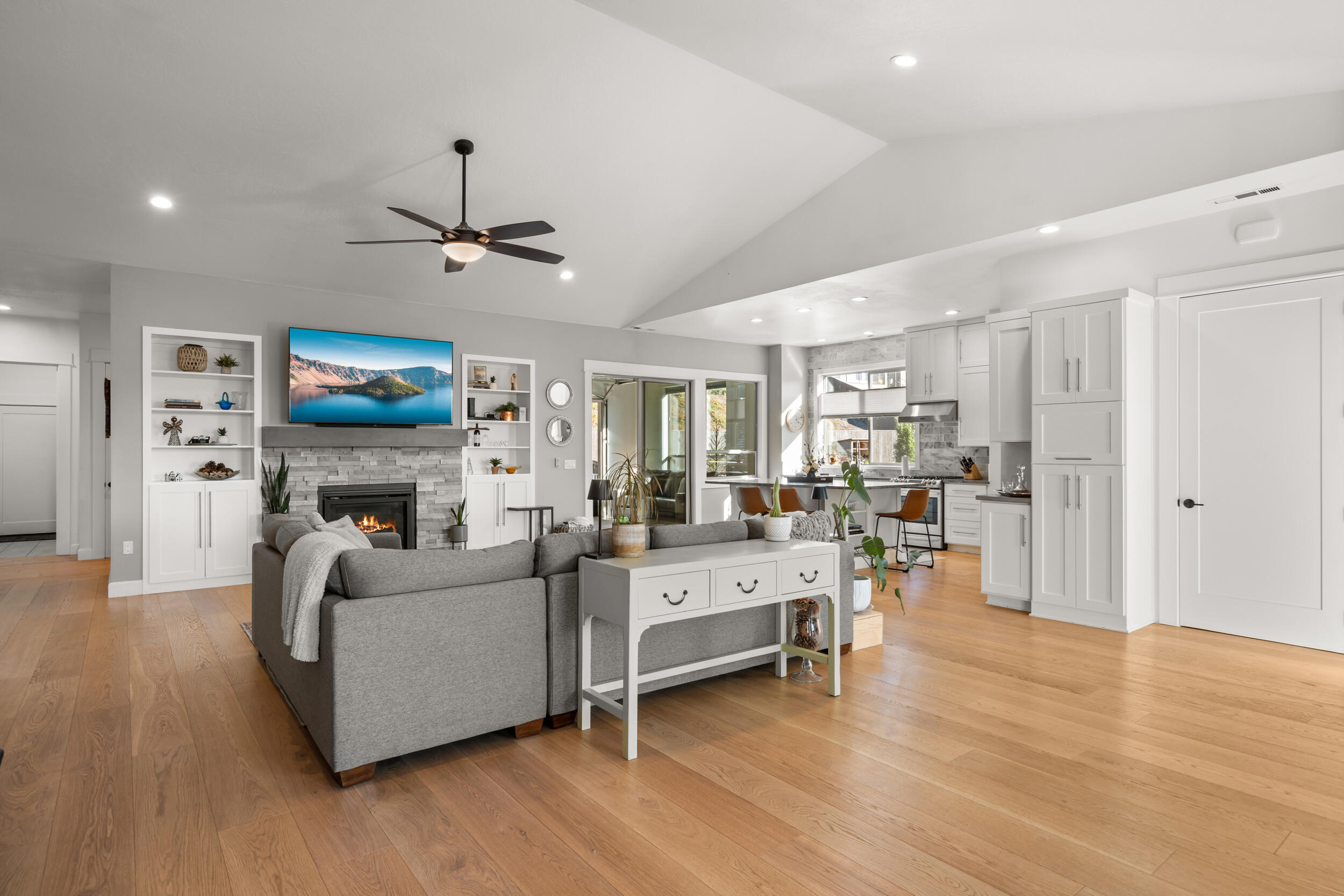 523 W La Strada Circle