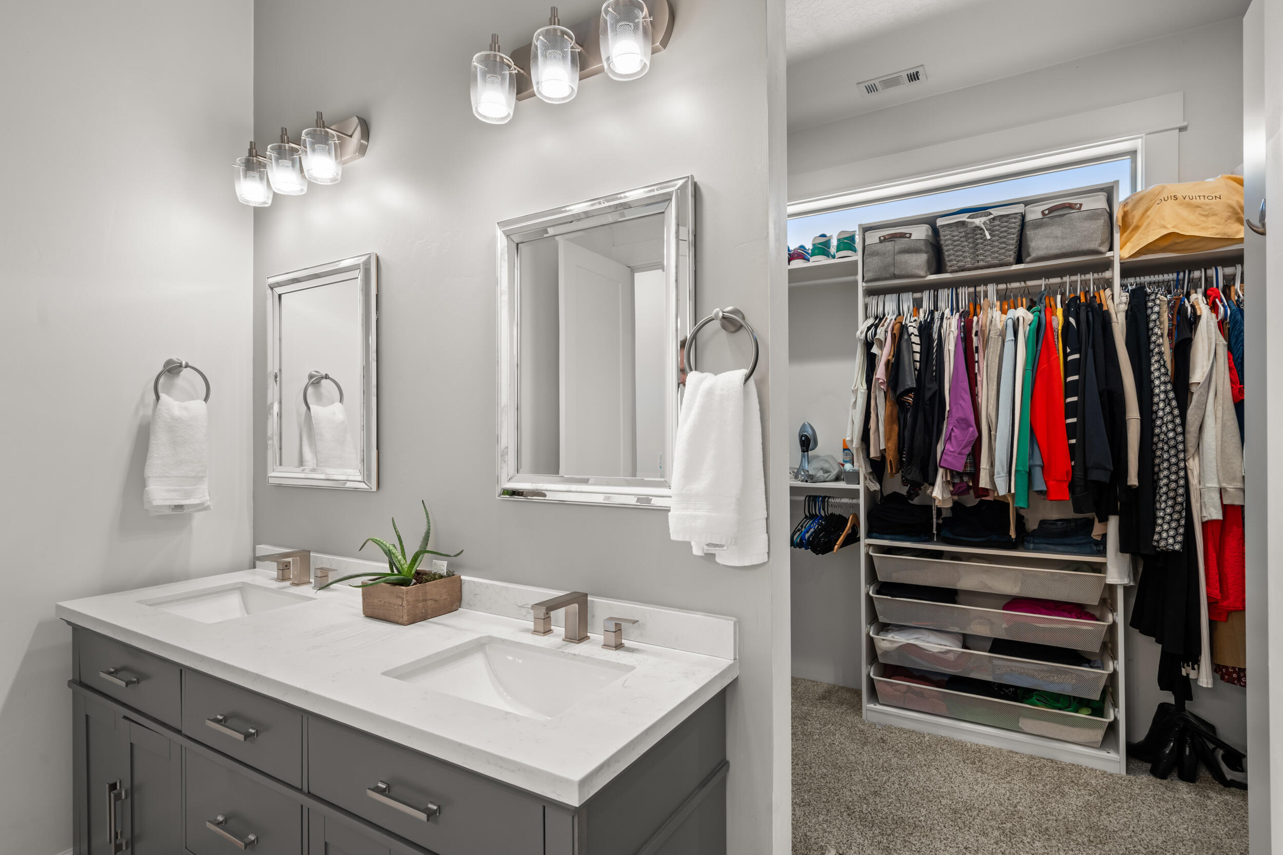 523 W La Strada Circle