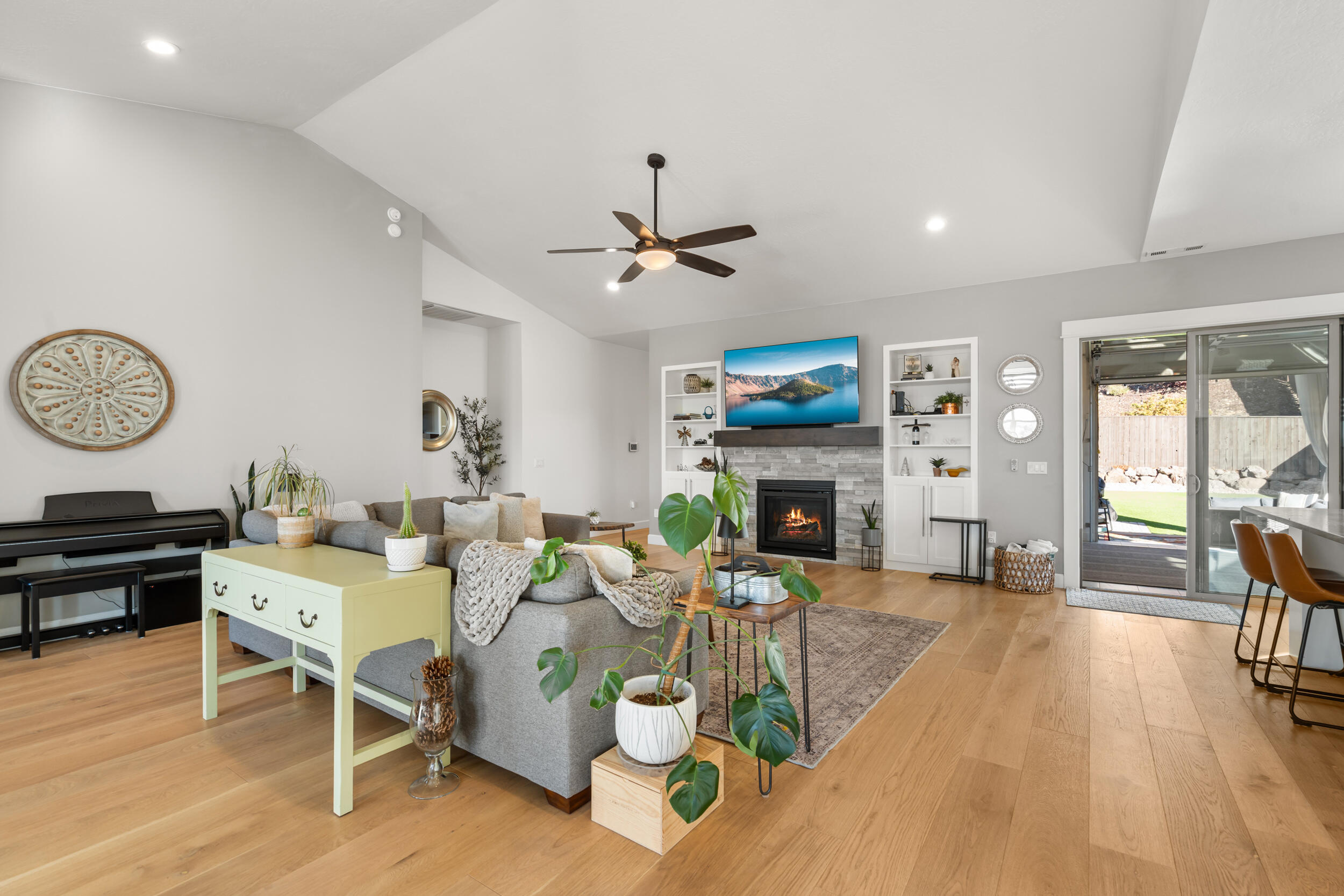 523 W La Strada Circle