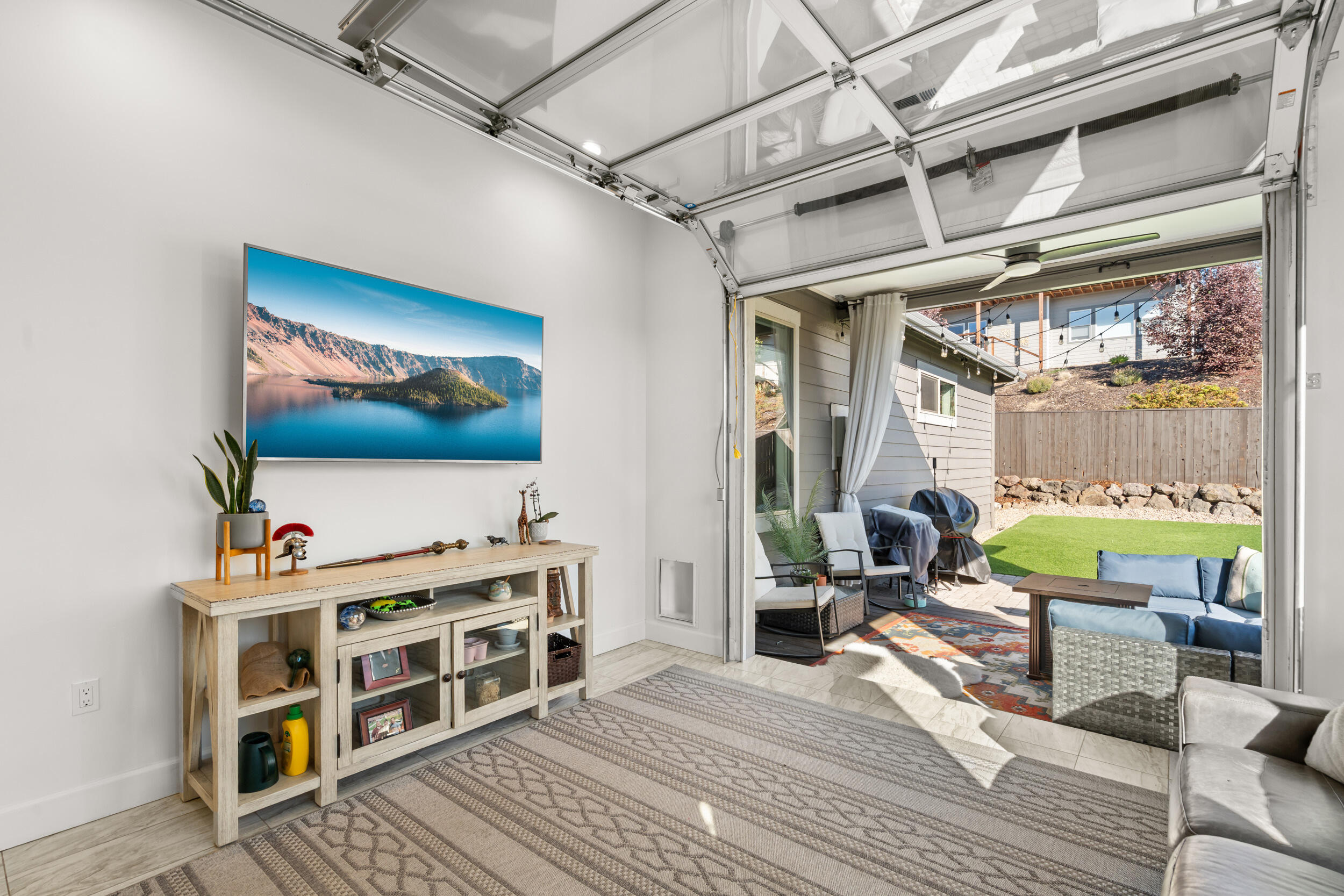 523 W La Strada Circle