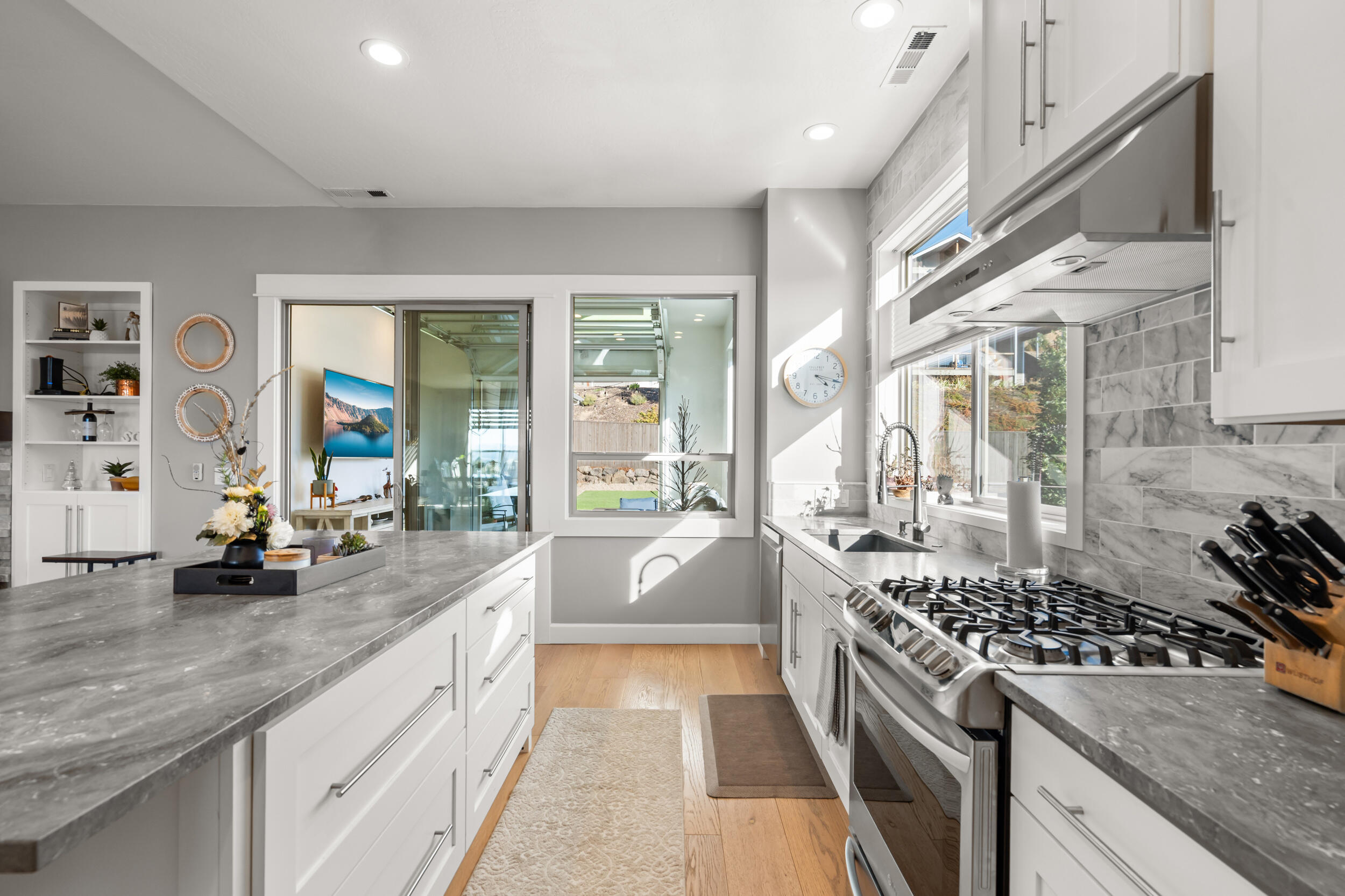 523 W La Strada Circle