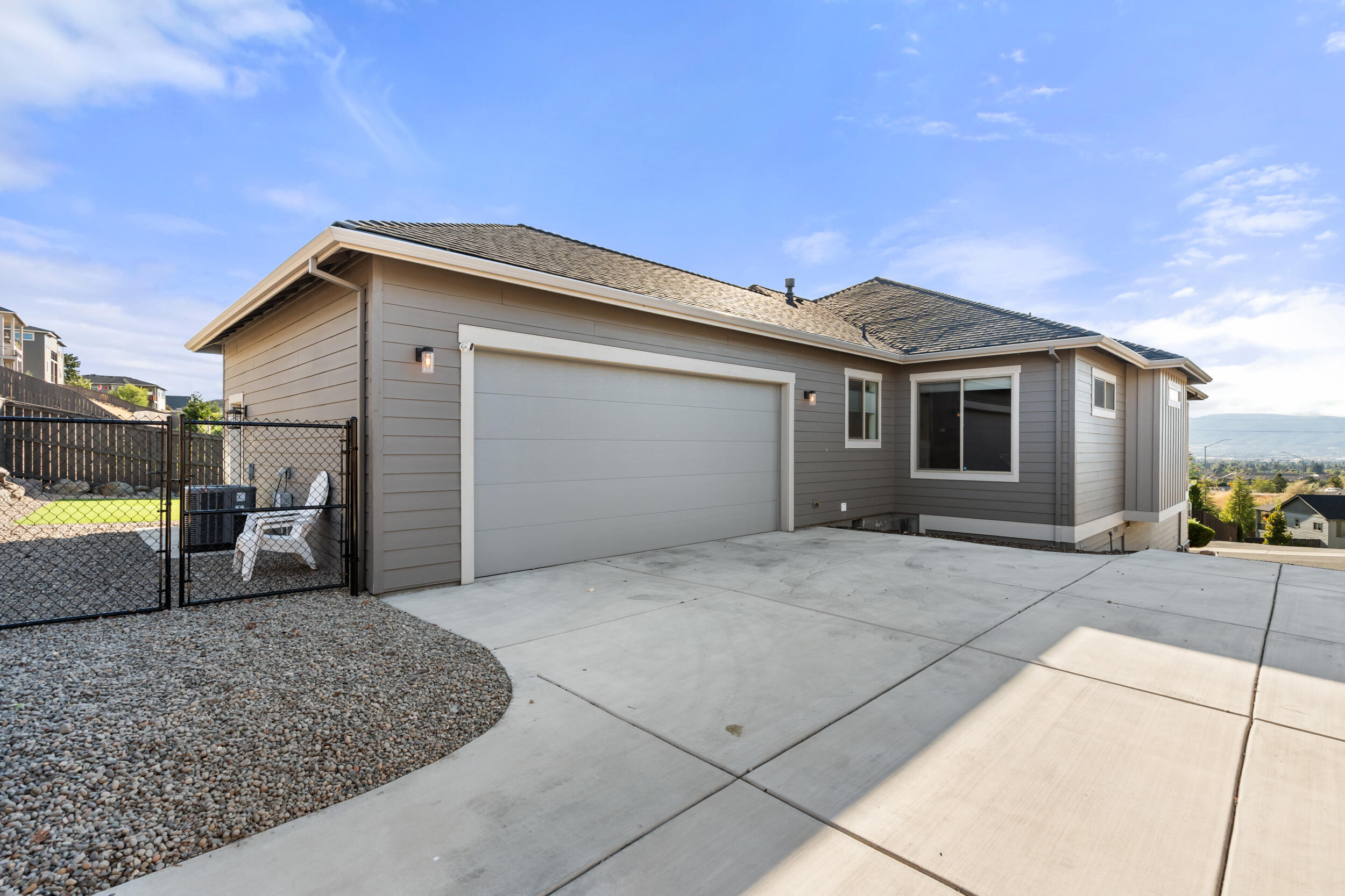 523 W La Strada Circle