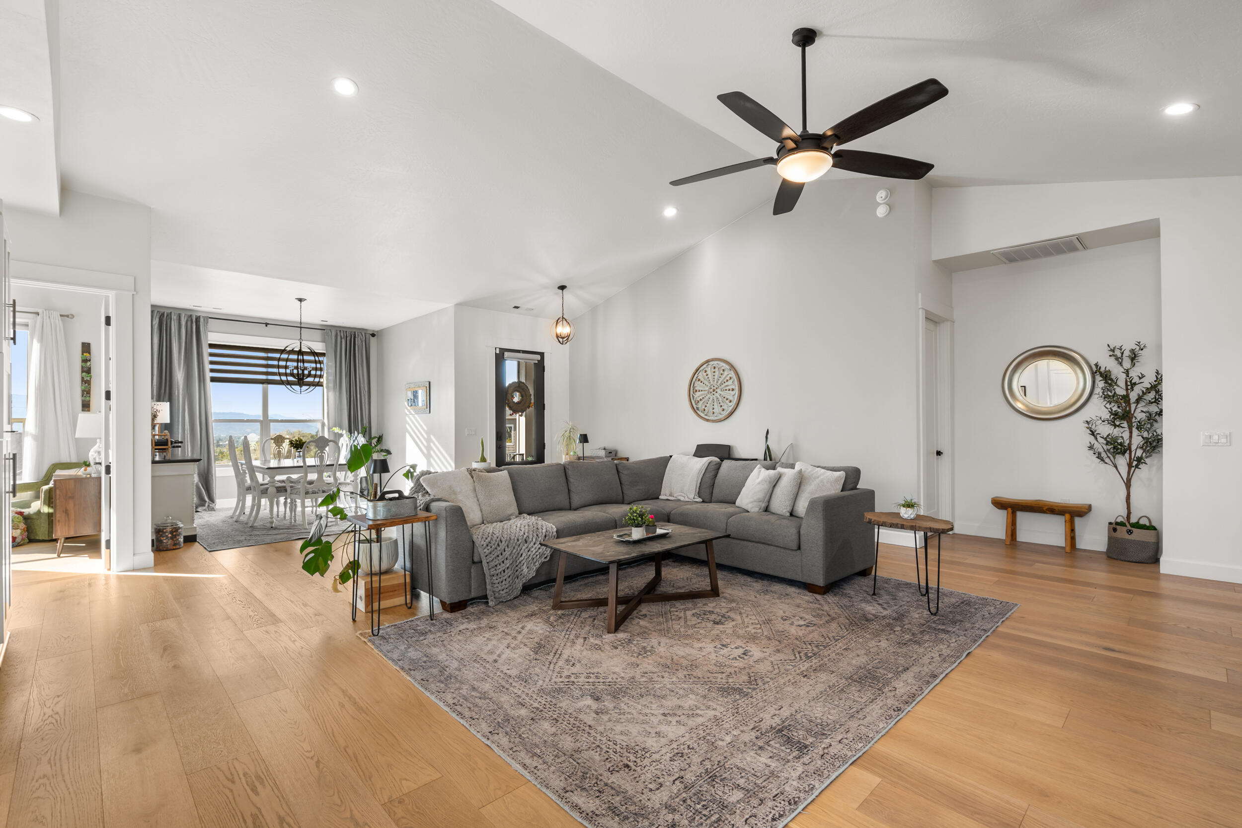 523 W La Strada Circle