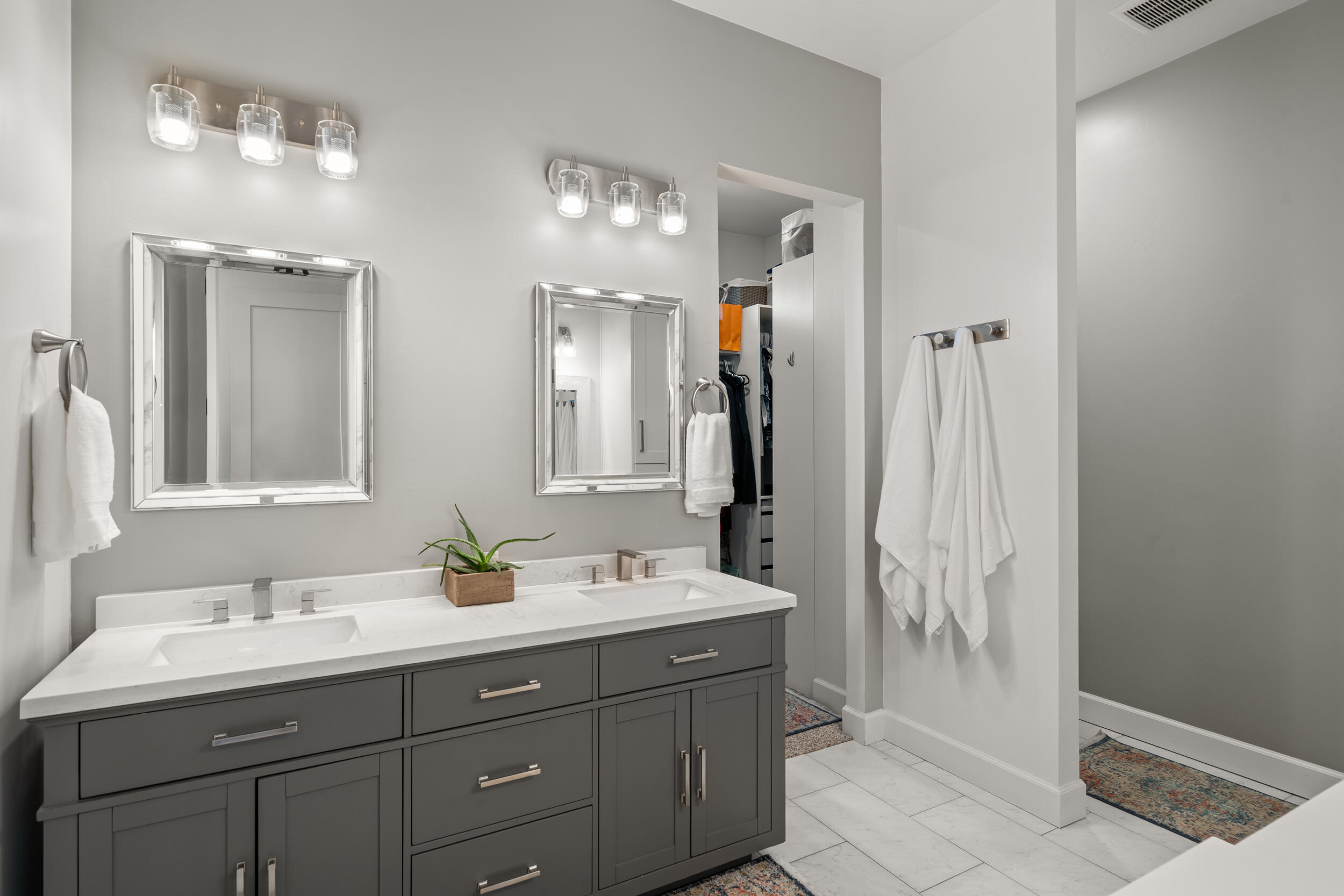 523 W La Strada Circle