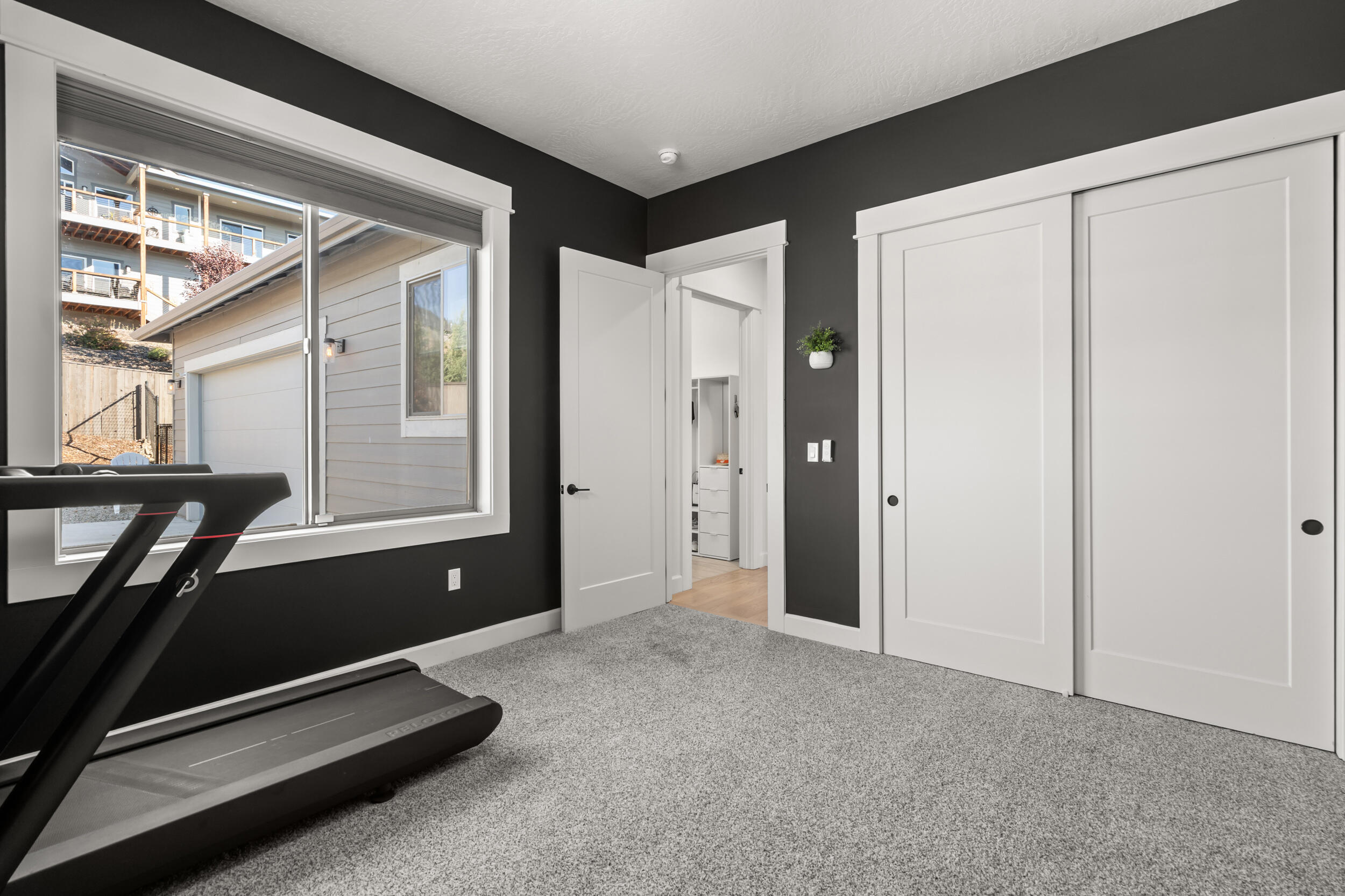 523 W La Strada Circle