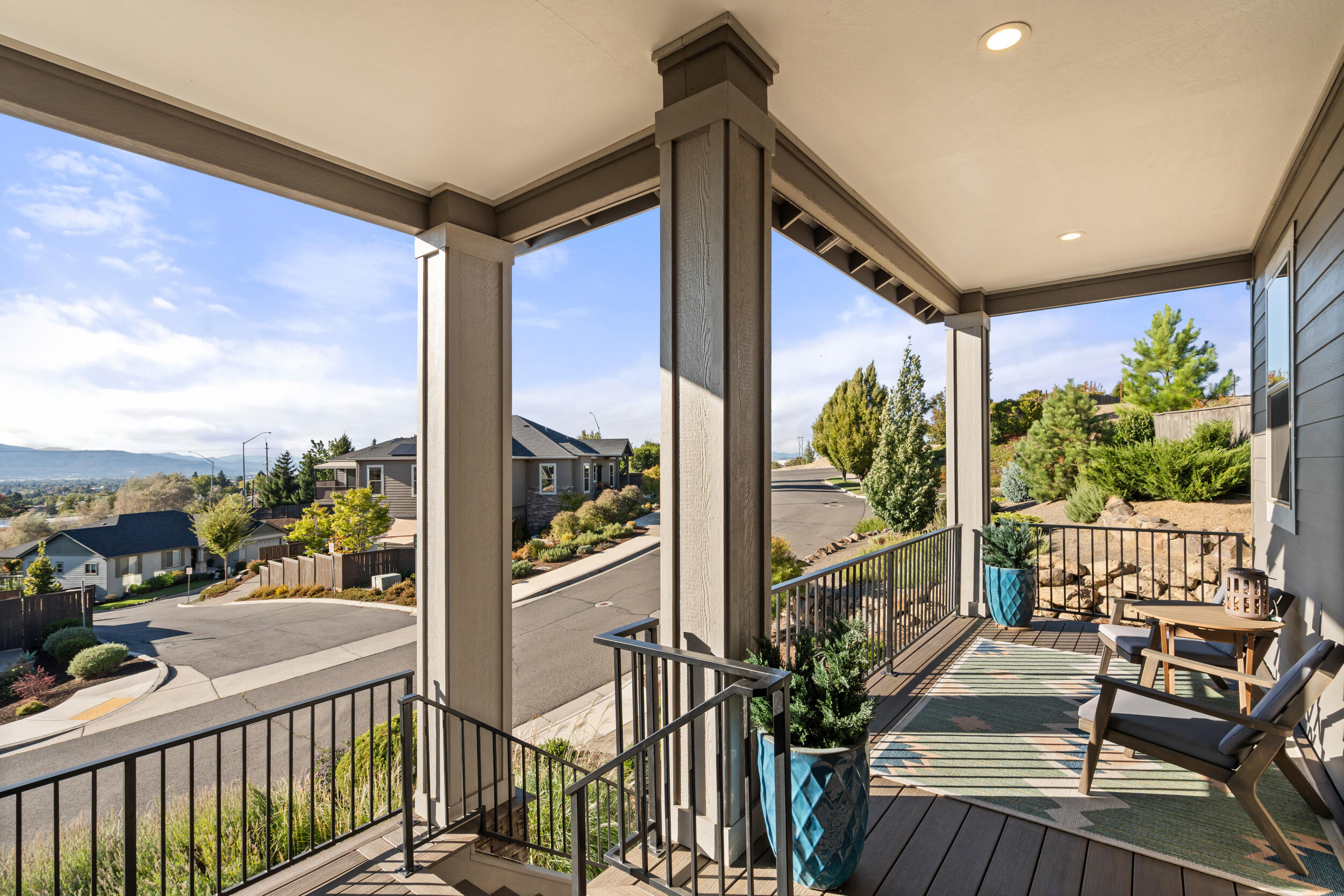 523 W La Strada Circle