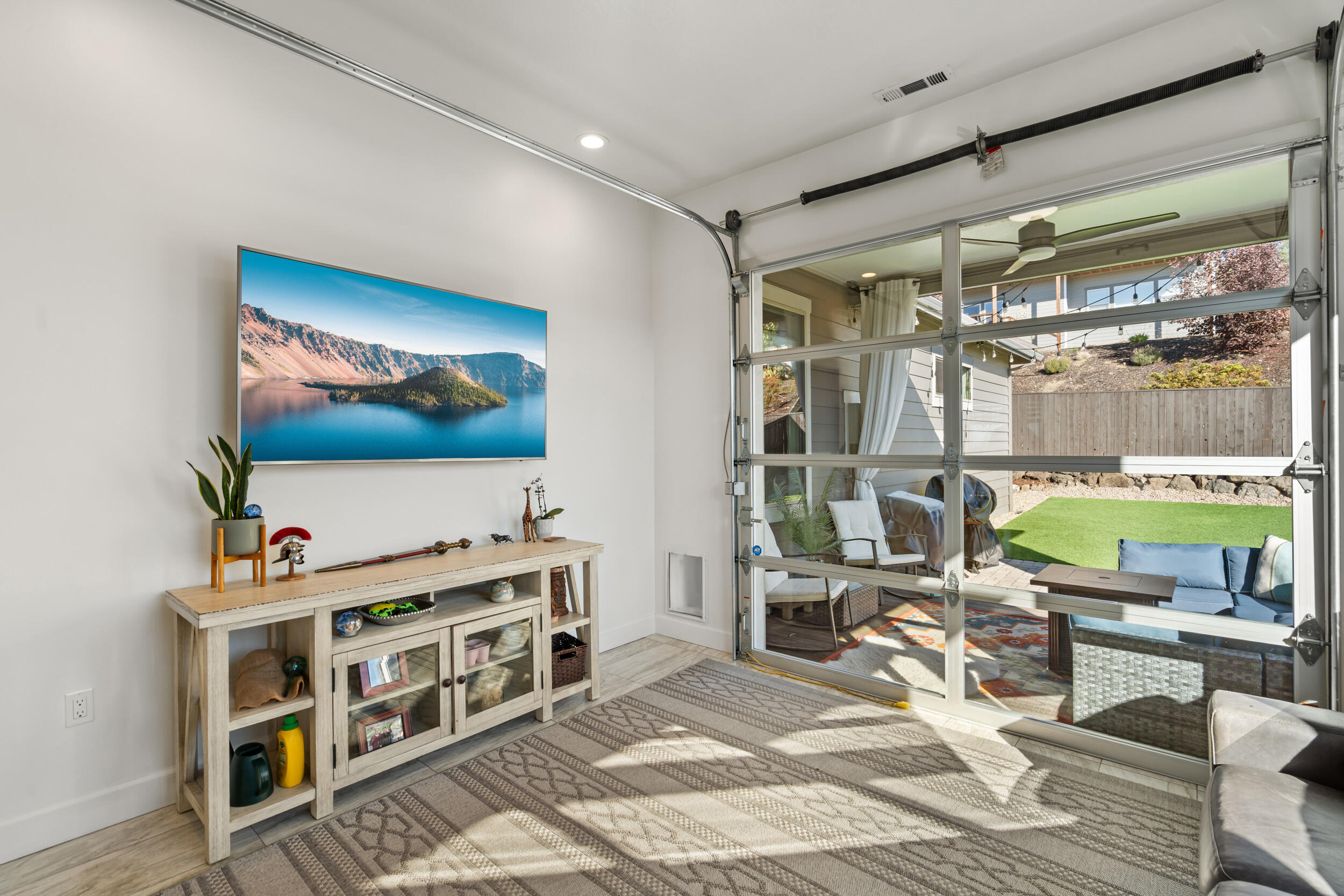 523 W La Strada Circle