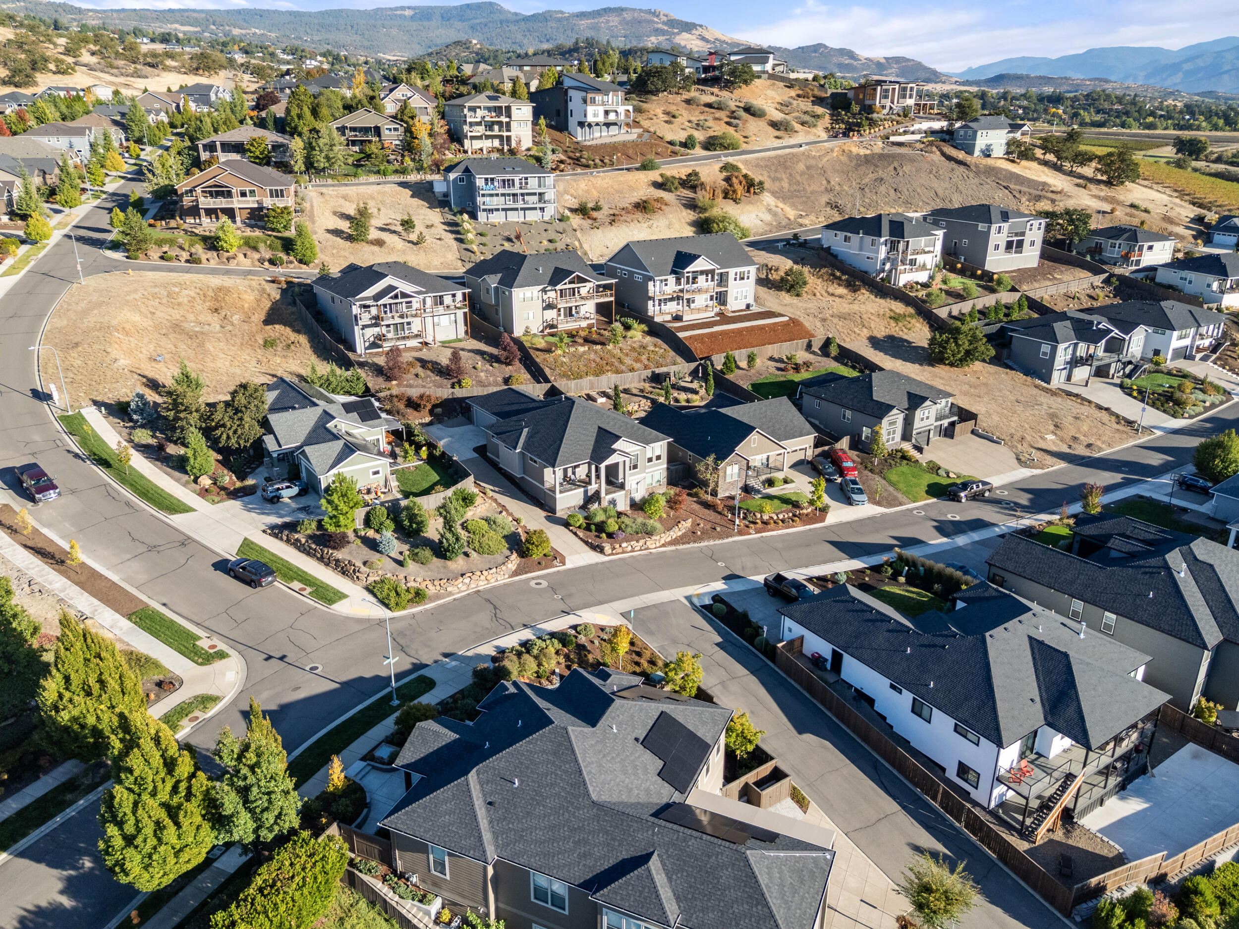 523 W La Strada Circle