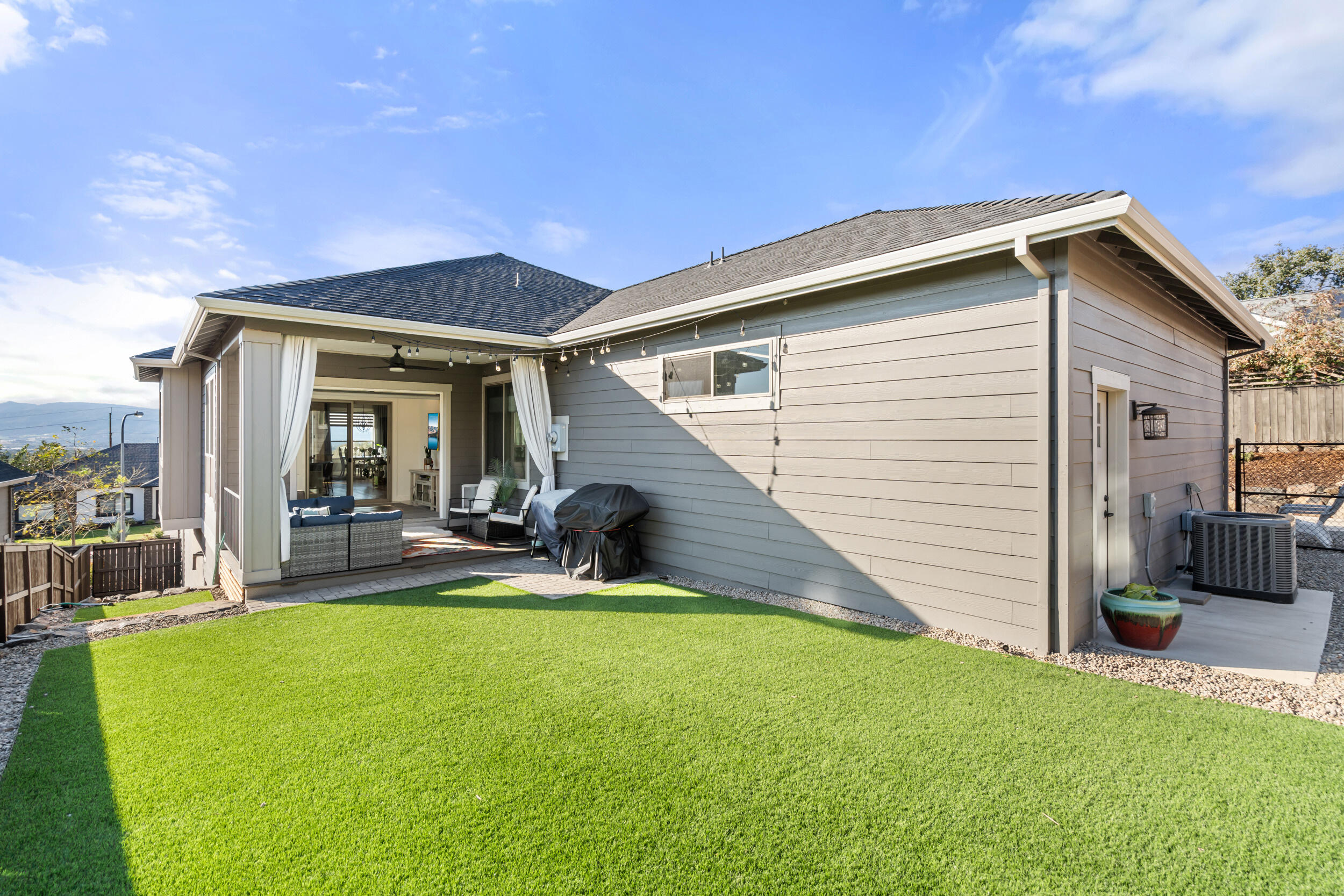 523 W La Strada Circle