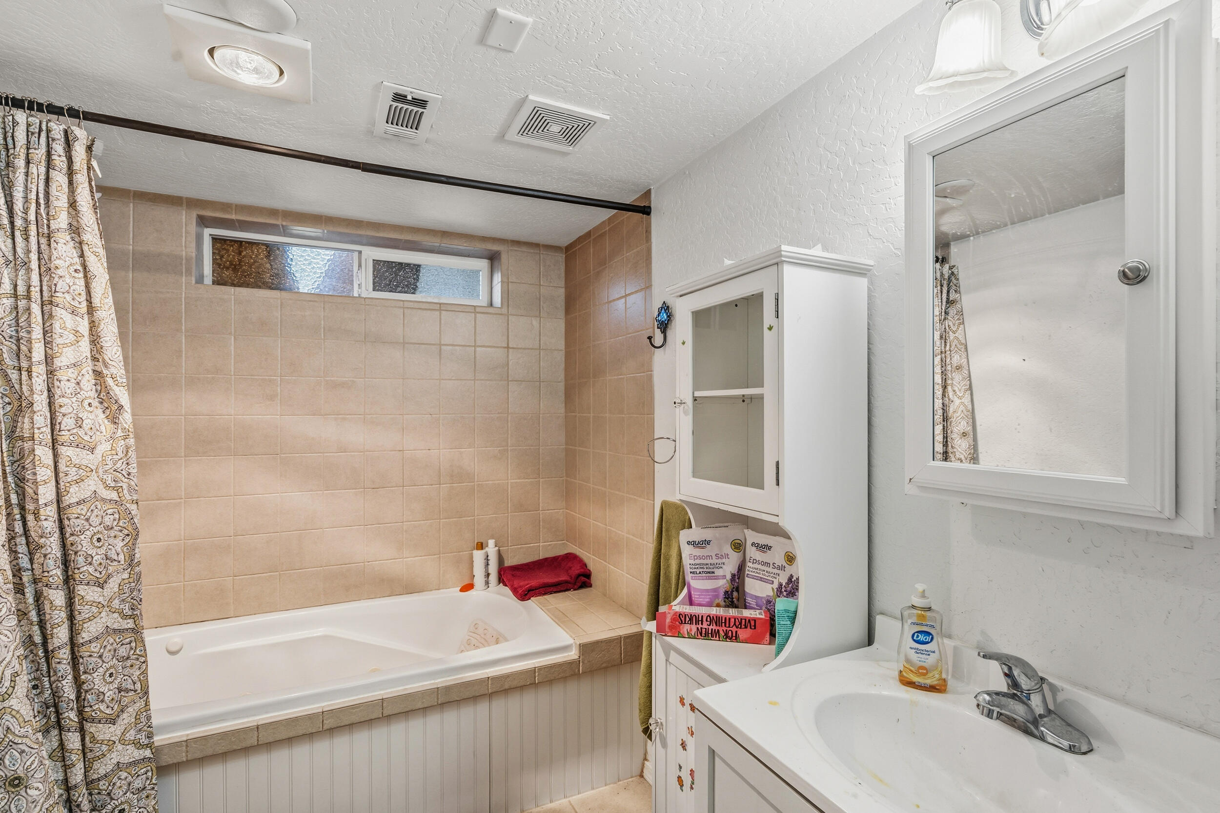 535 Applegate Street