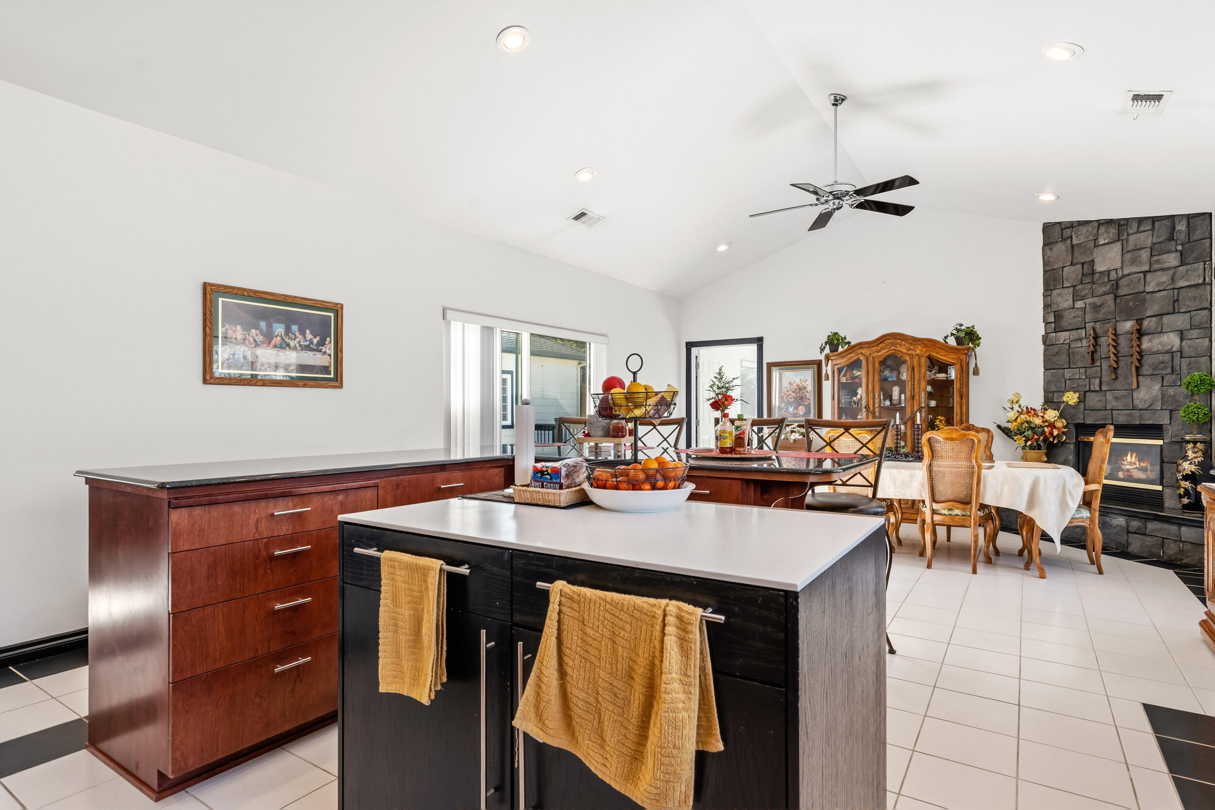 875 N Mountain Avenue