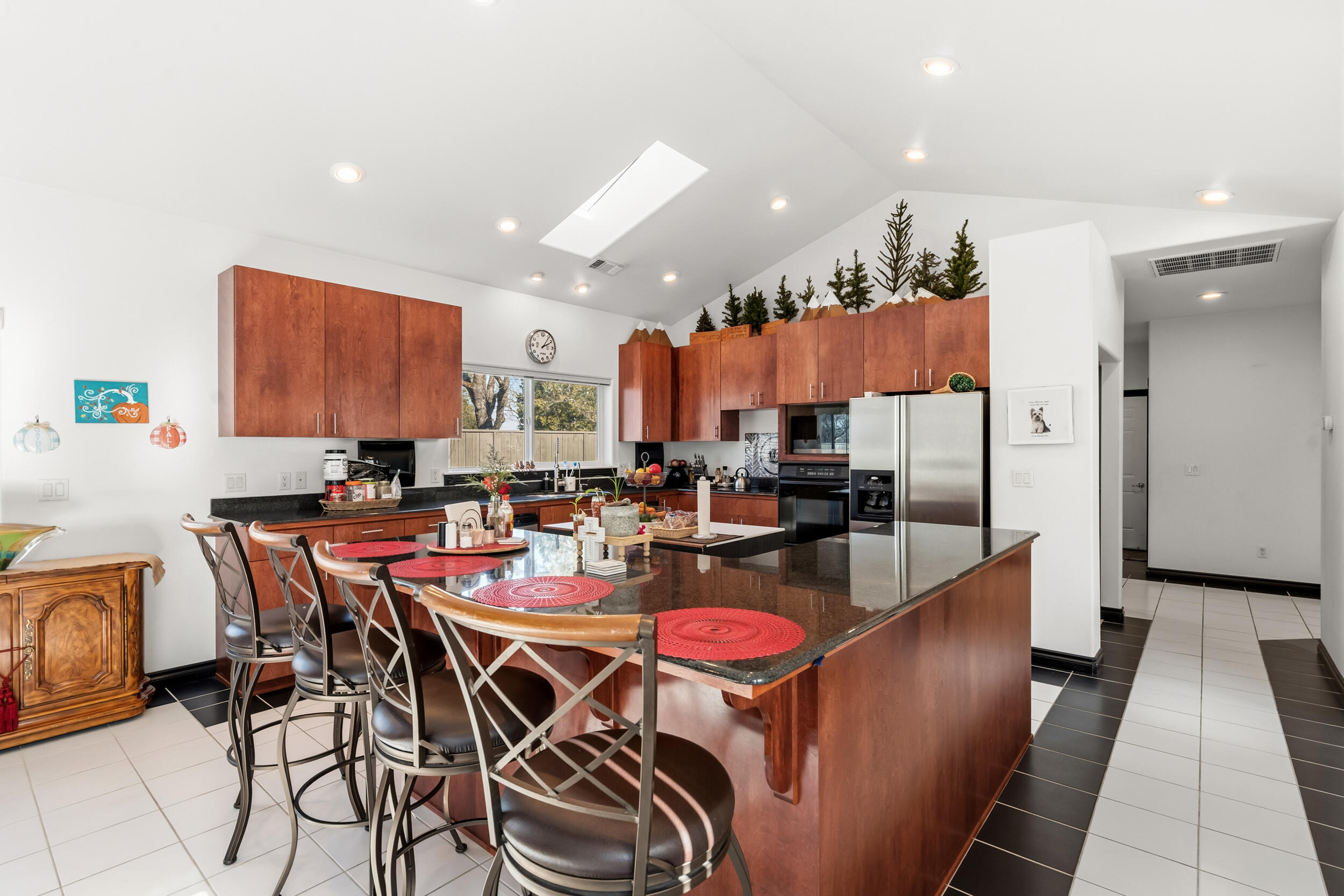 875 N Mountain Avenue