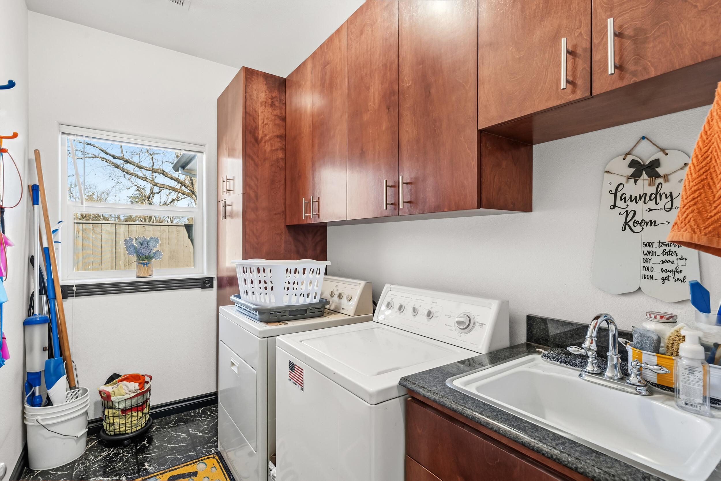 875 N Mountain Avenue