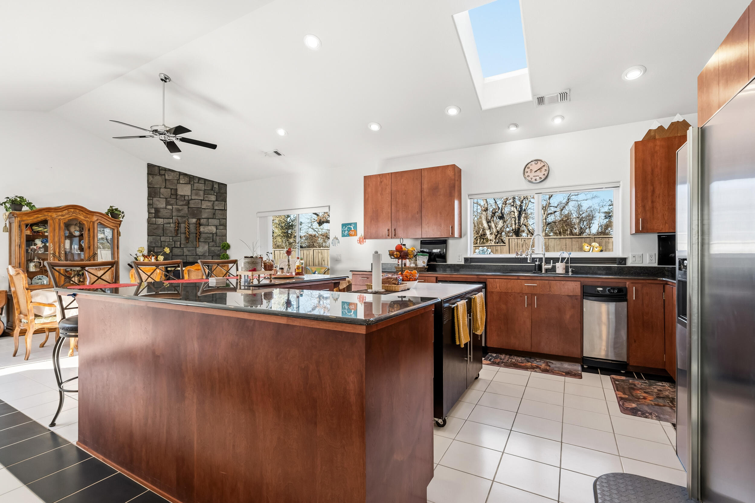 875 N Mountain Avenue