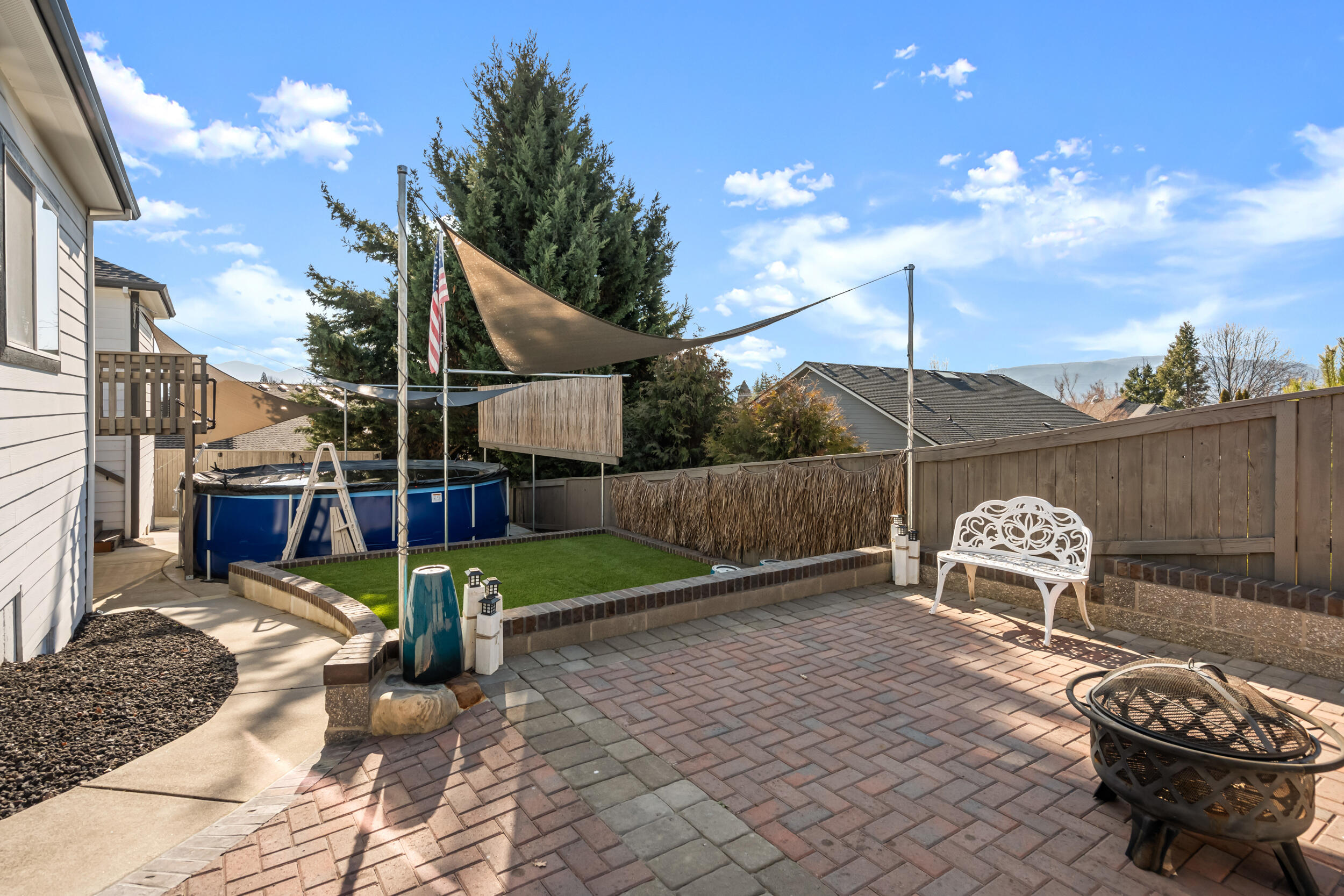 875 N Mountain Avenue