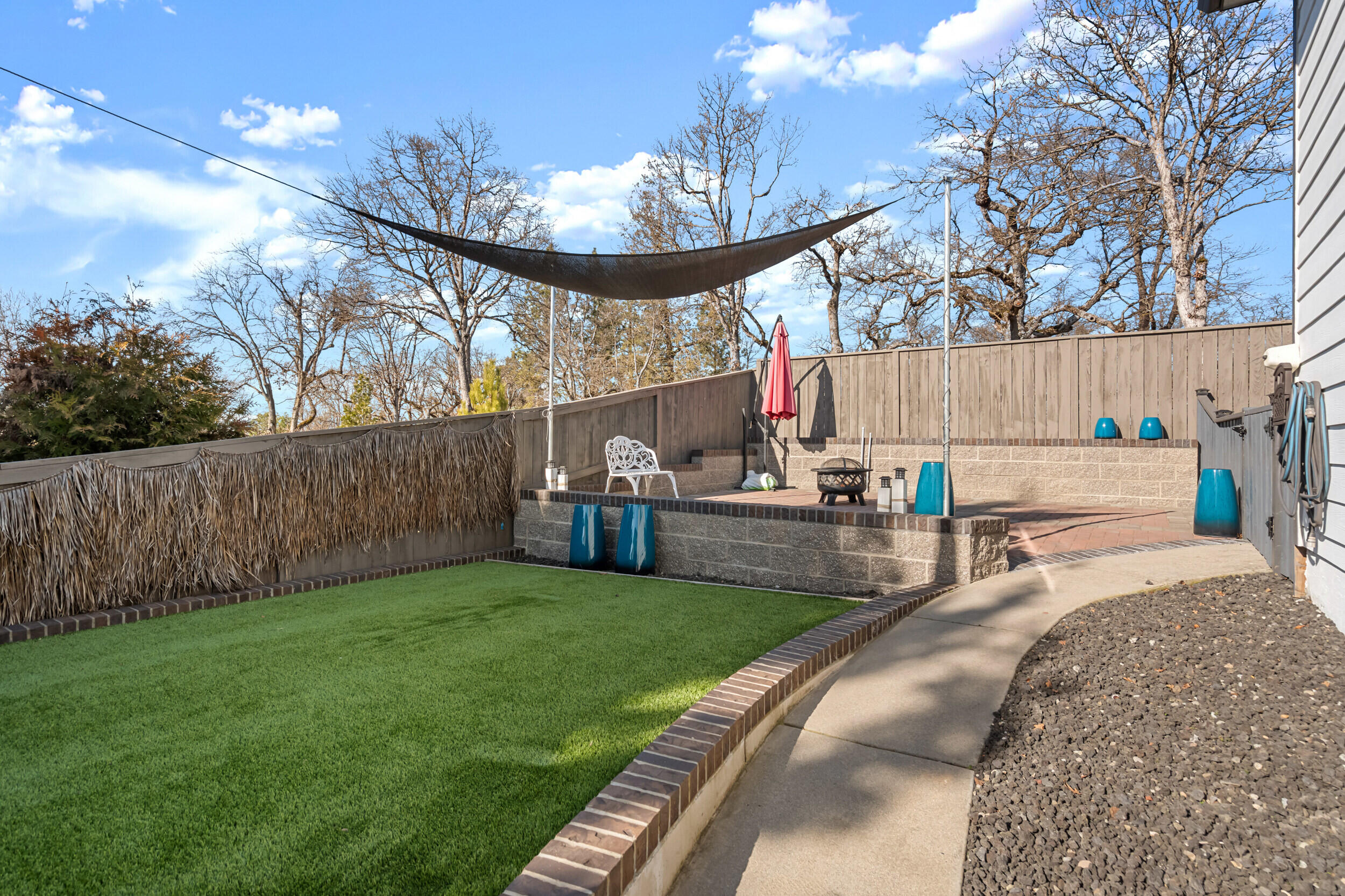 875 N Mountain Avenue