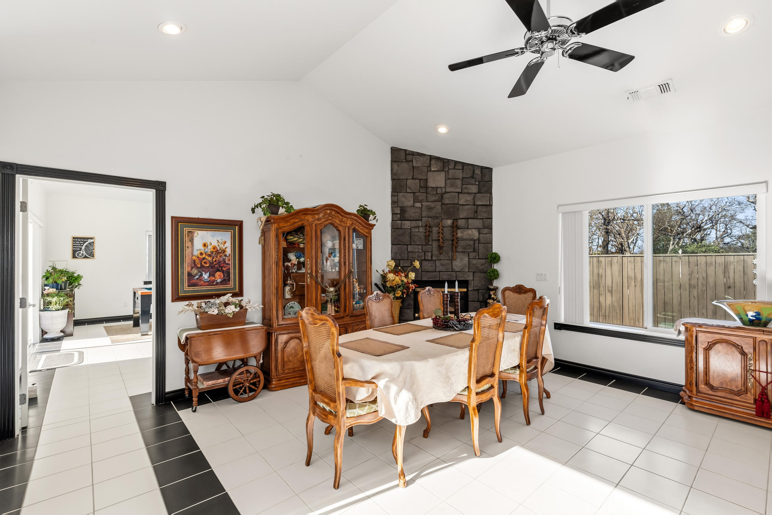 875 N Mountain Avenue