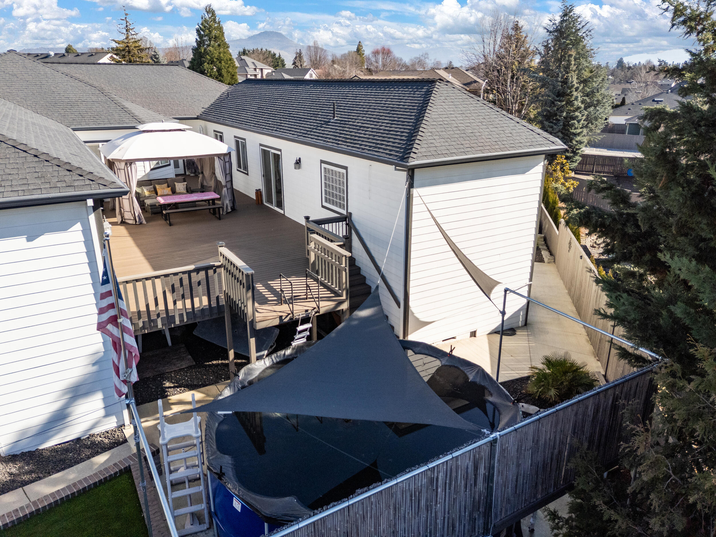 875 N Mountain Avenue