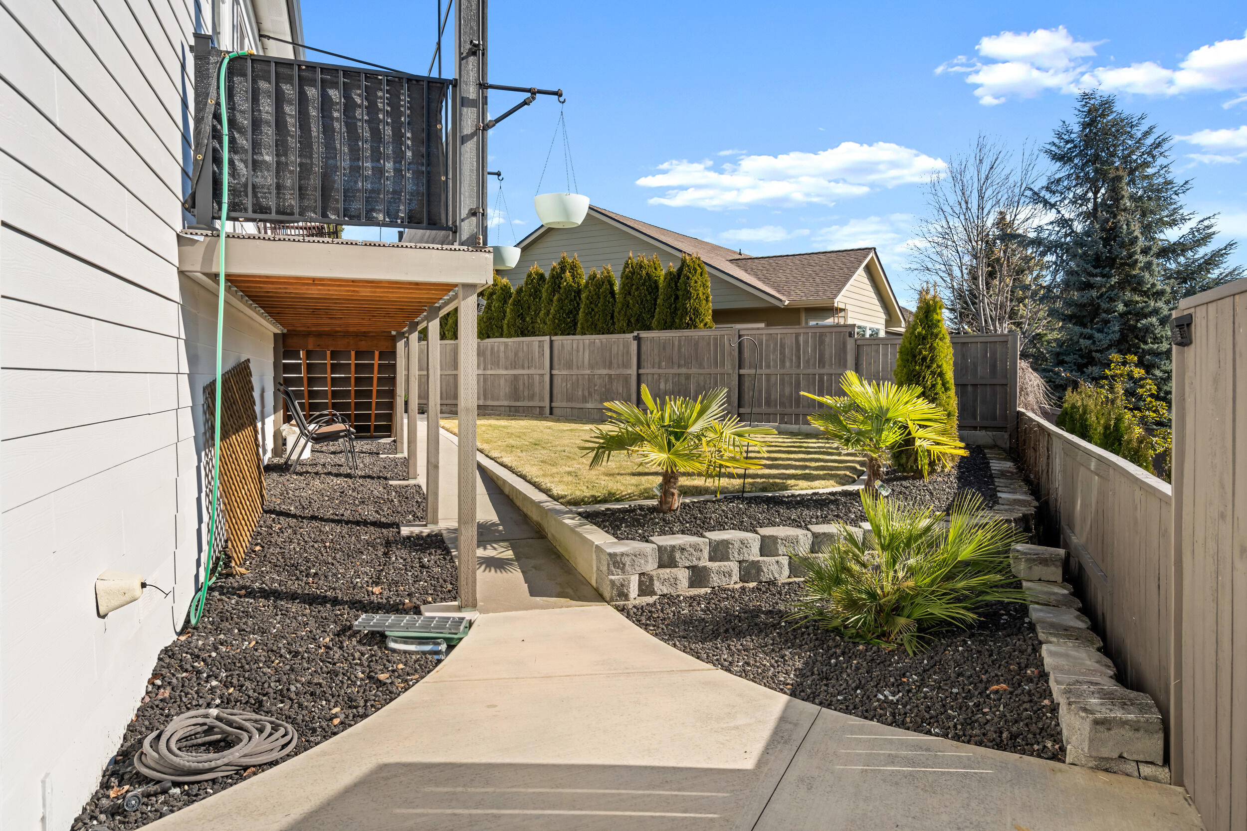 875 N Mountain Avenue