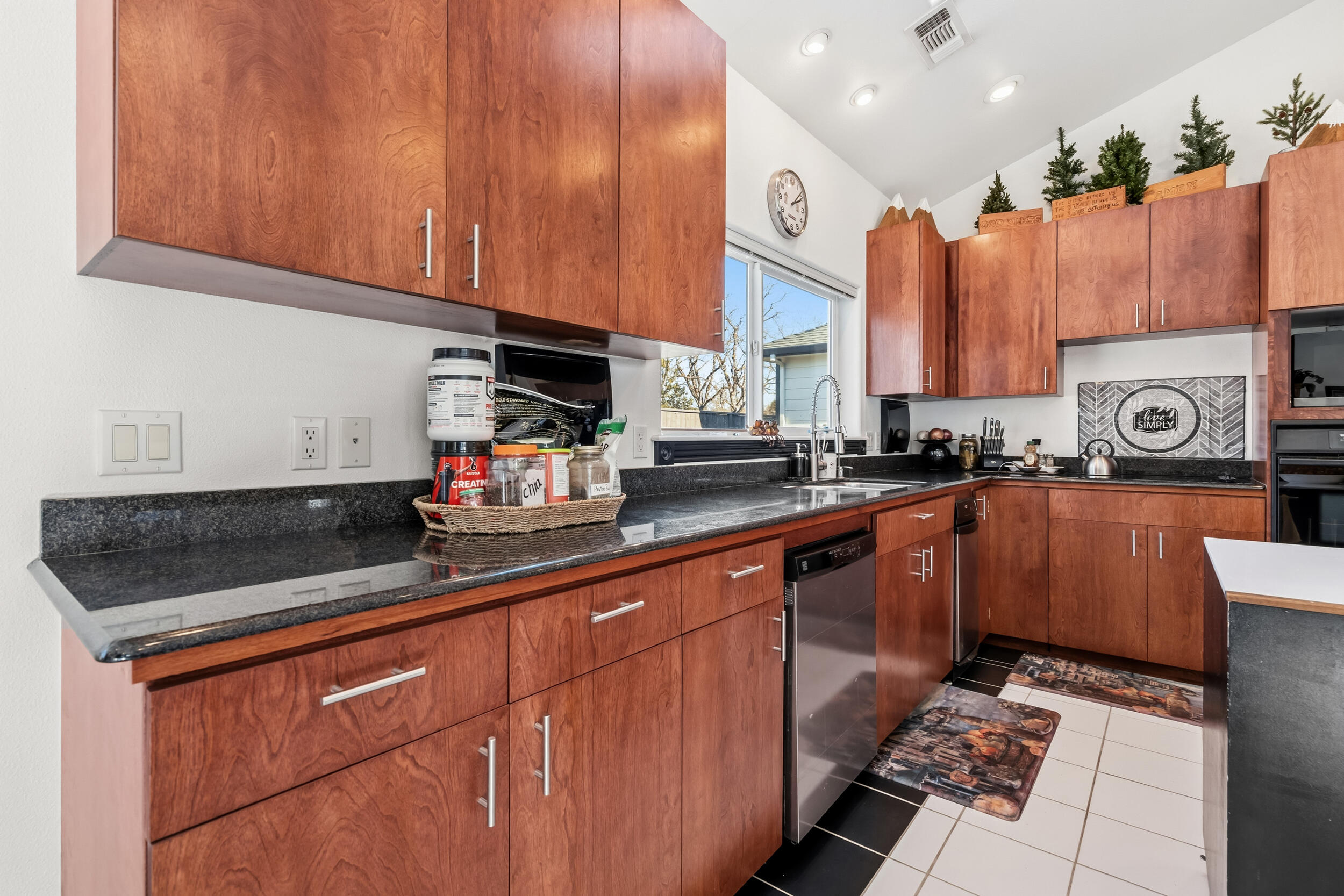 875 N Mountain Avenue