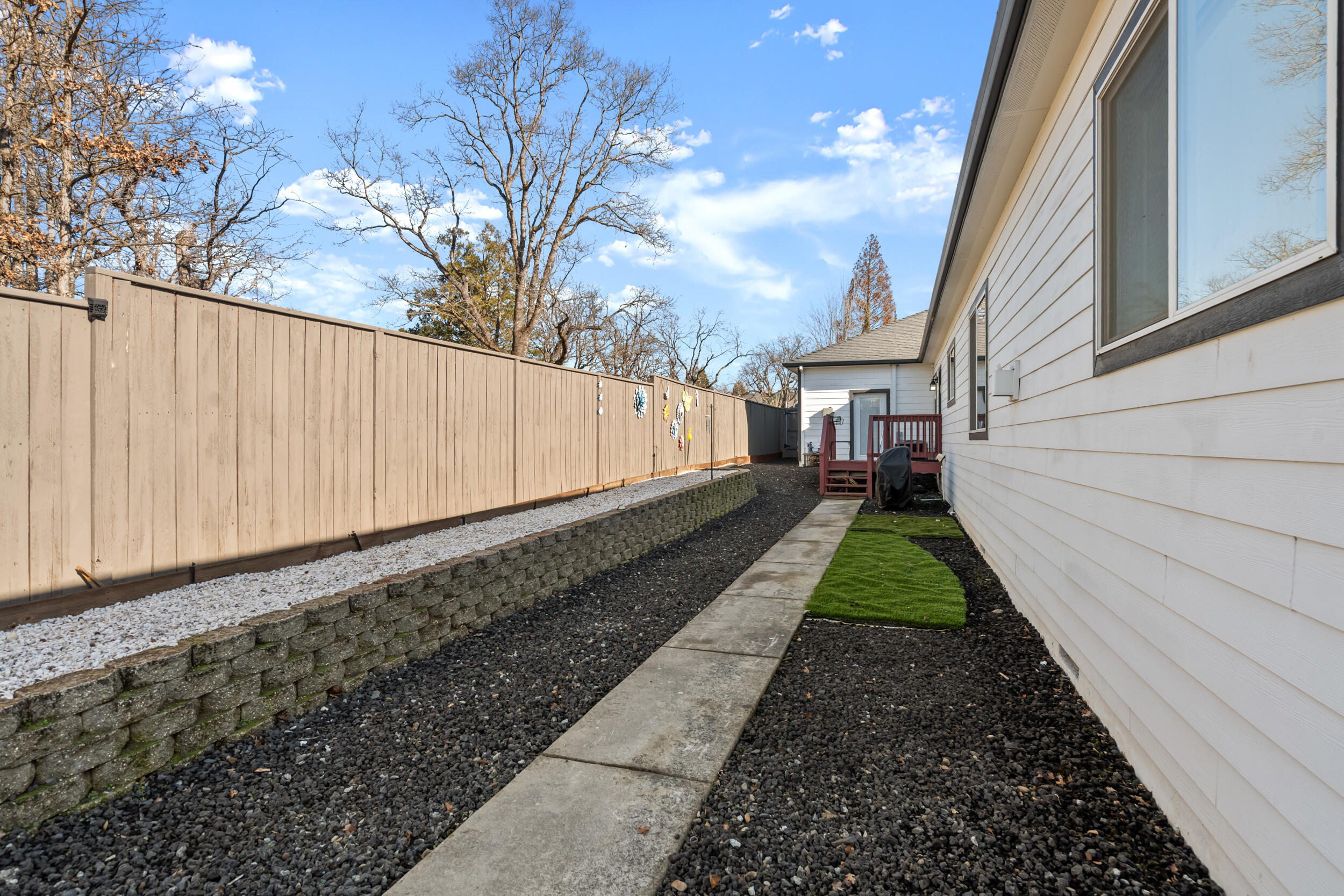 875 N Mountain Avenue