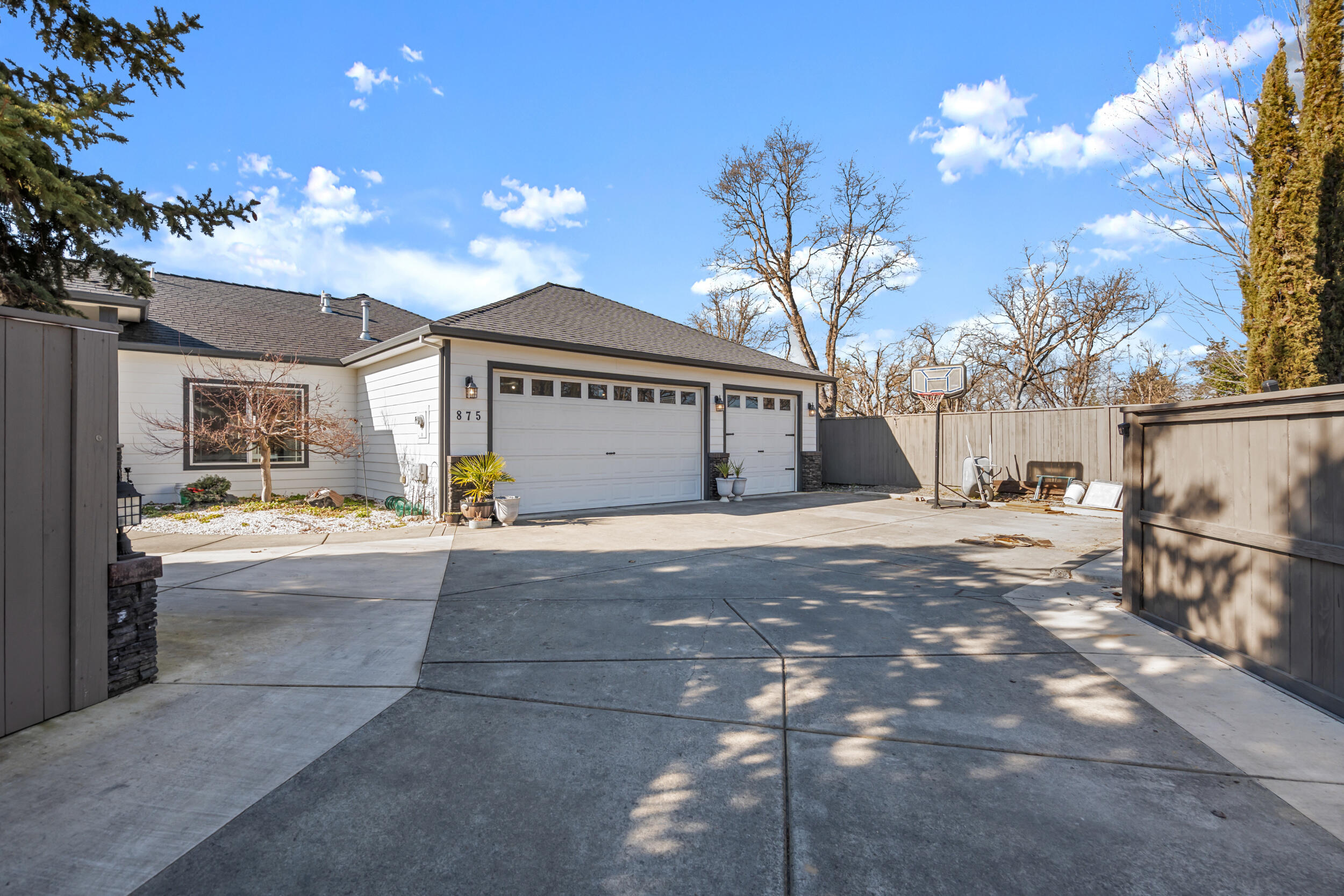 875 N Mountain Avenue