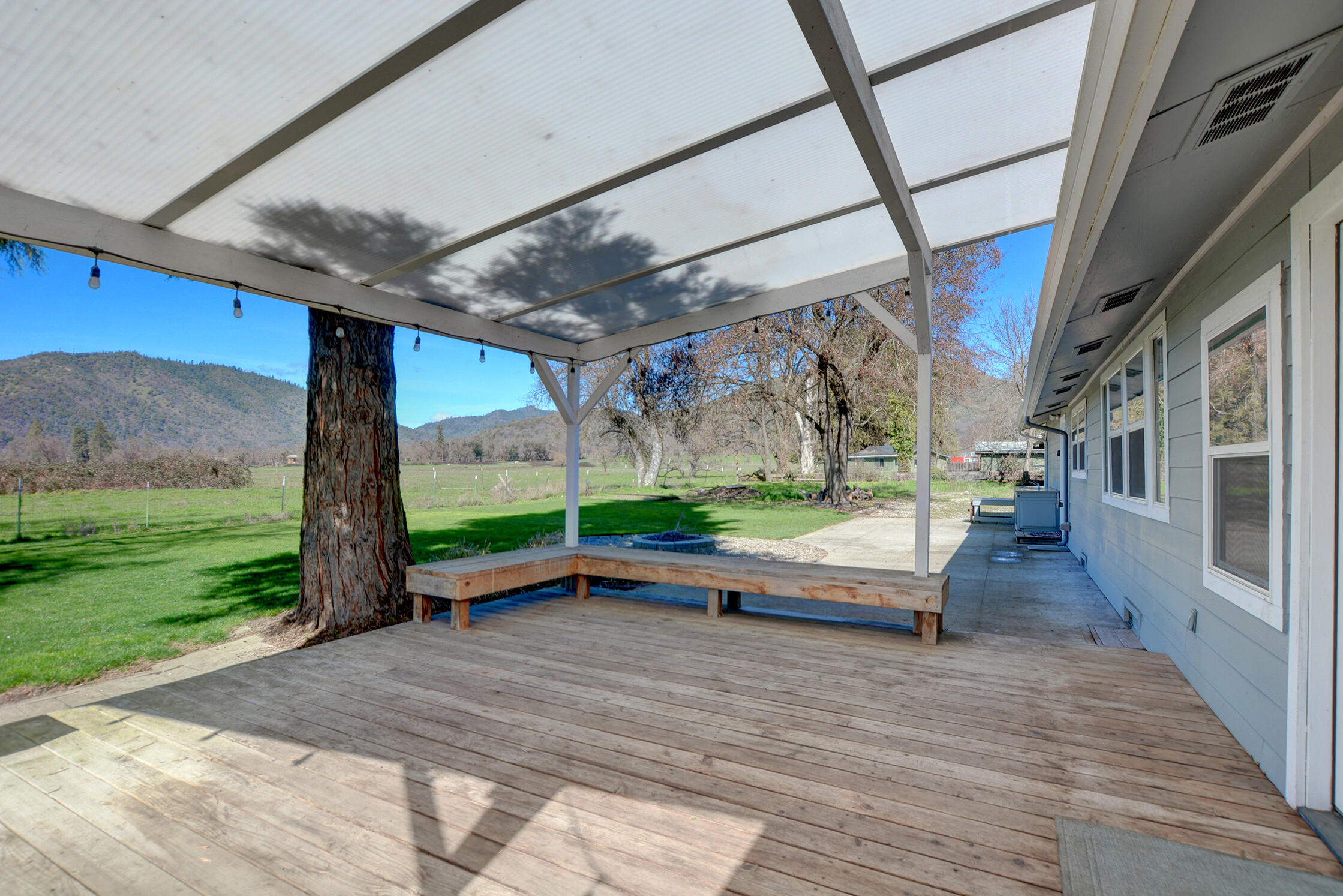 7441 Maple Lane