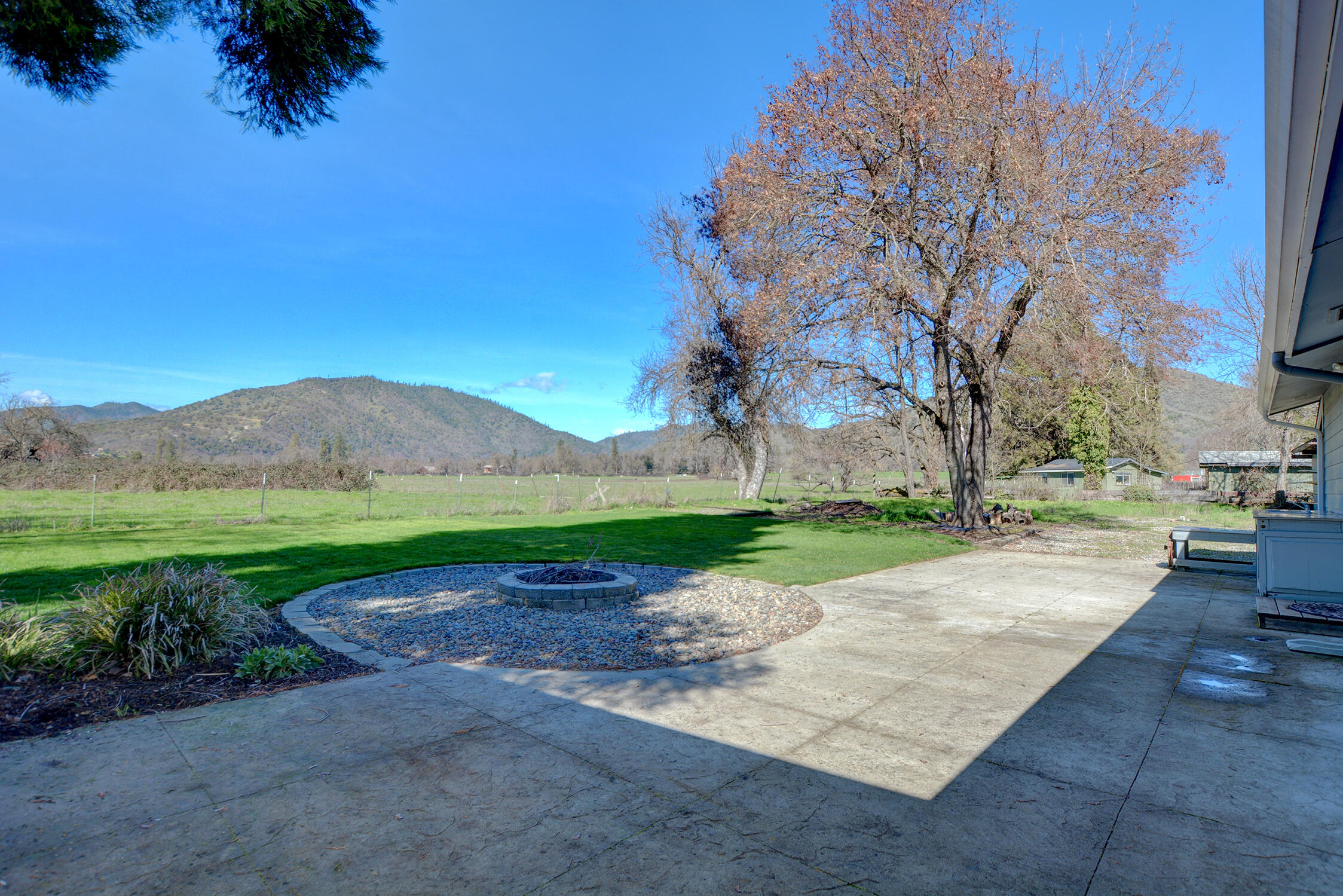 7441 Maple Lane
