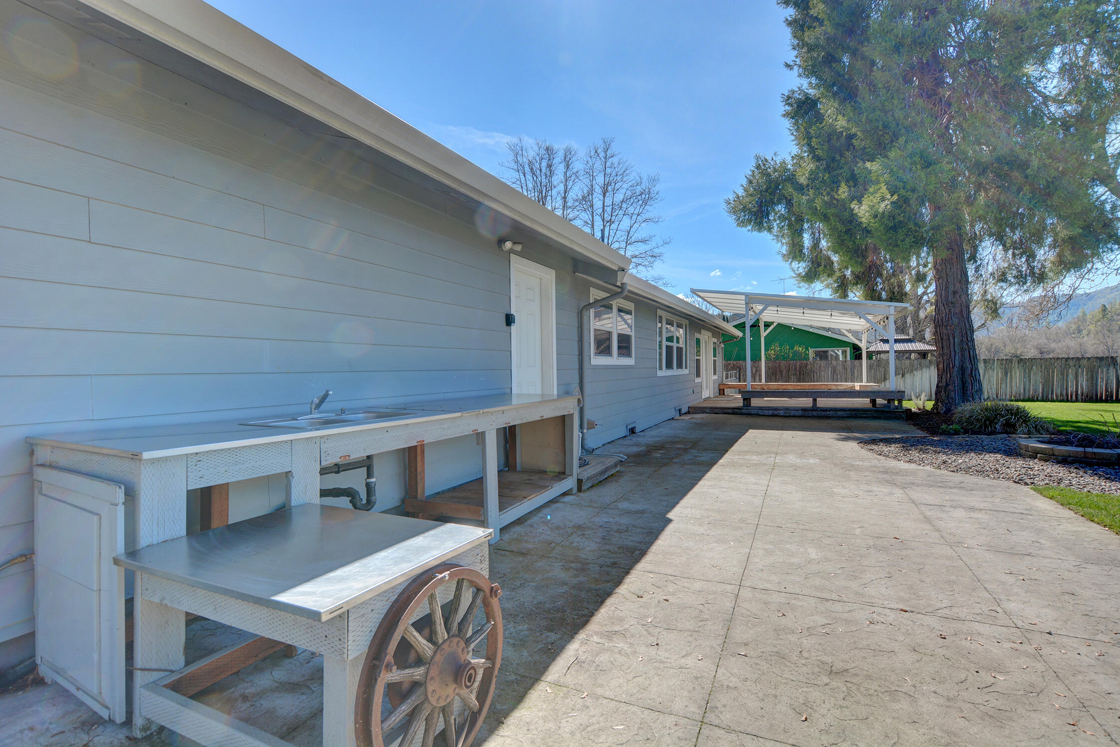 7441 Maple Lane