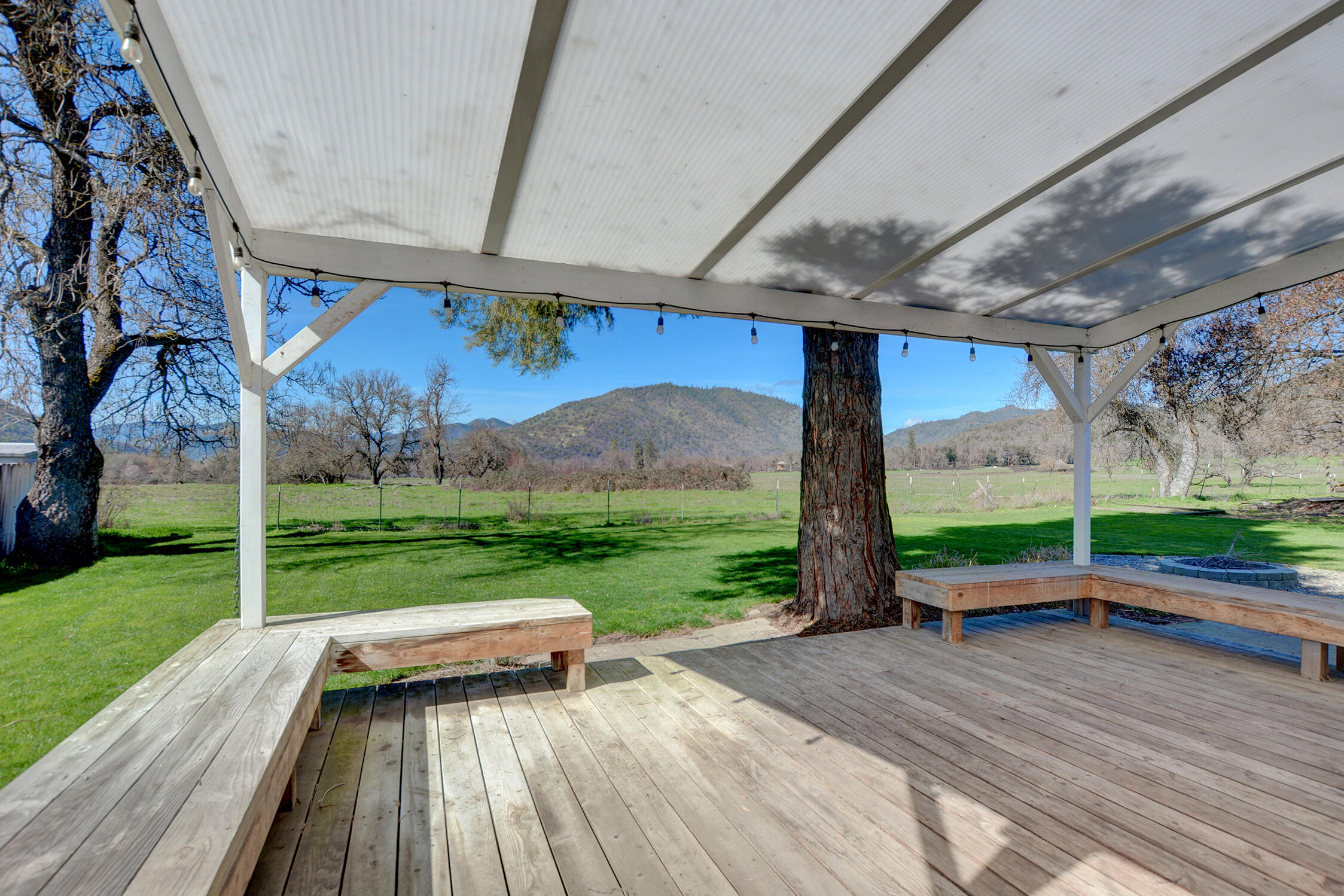 7441 Maple Lane