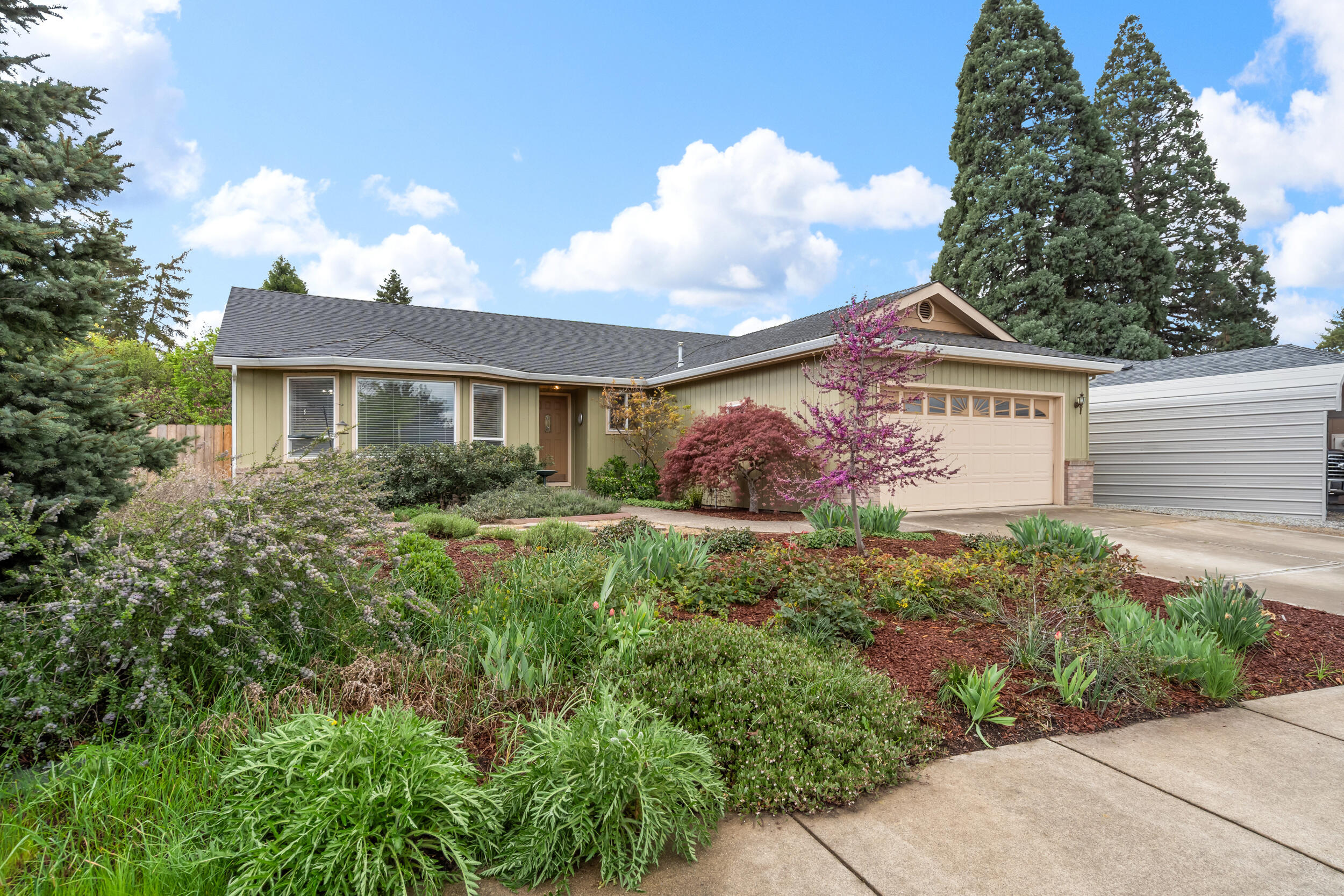 850 Forest Glen Drive