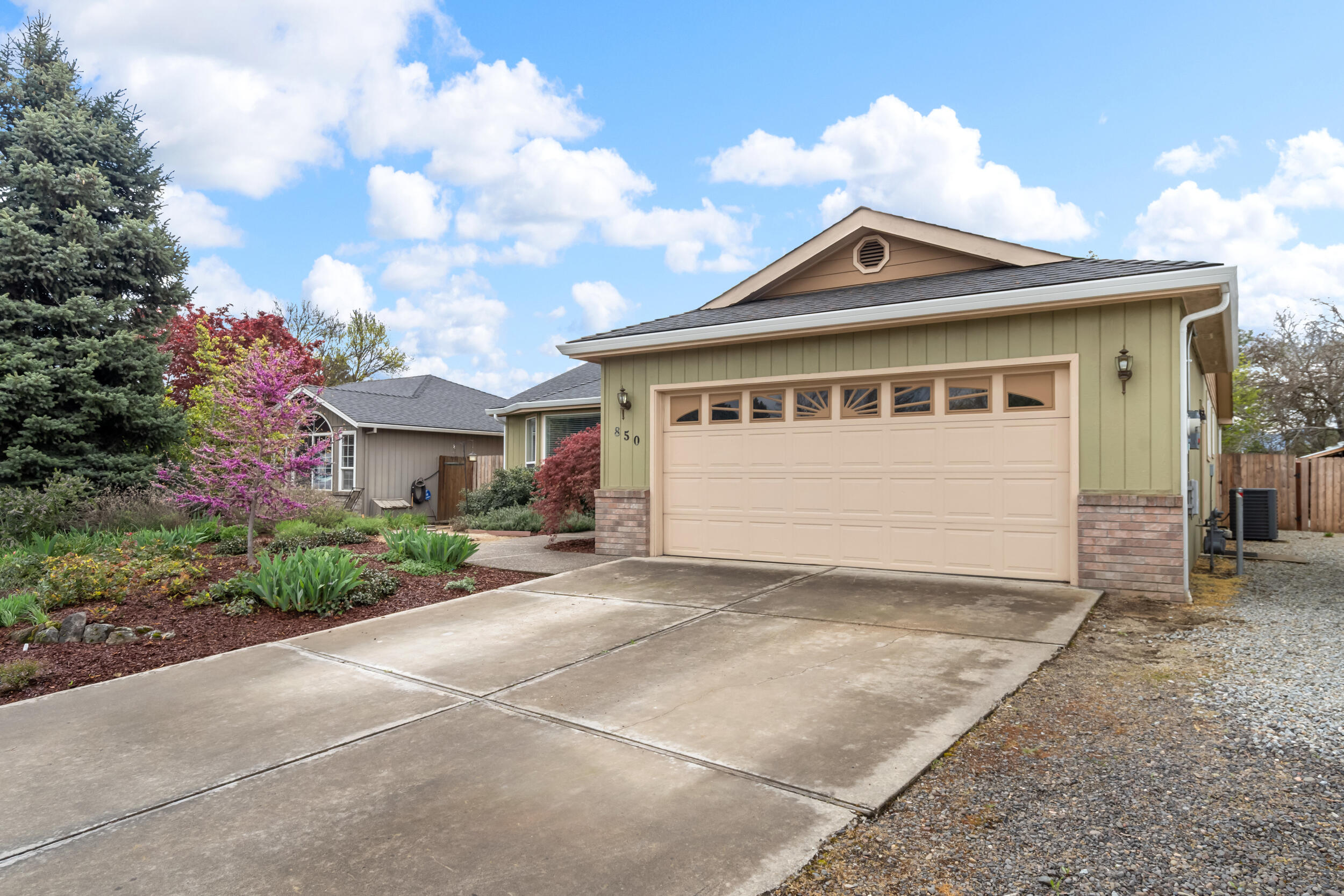 850 Forest Glen Drive