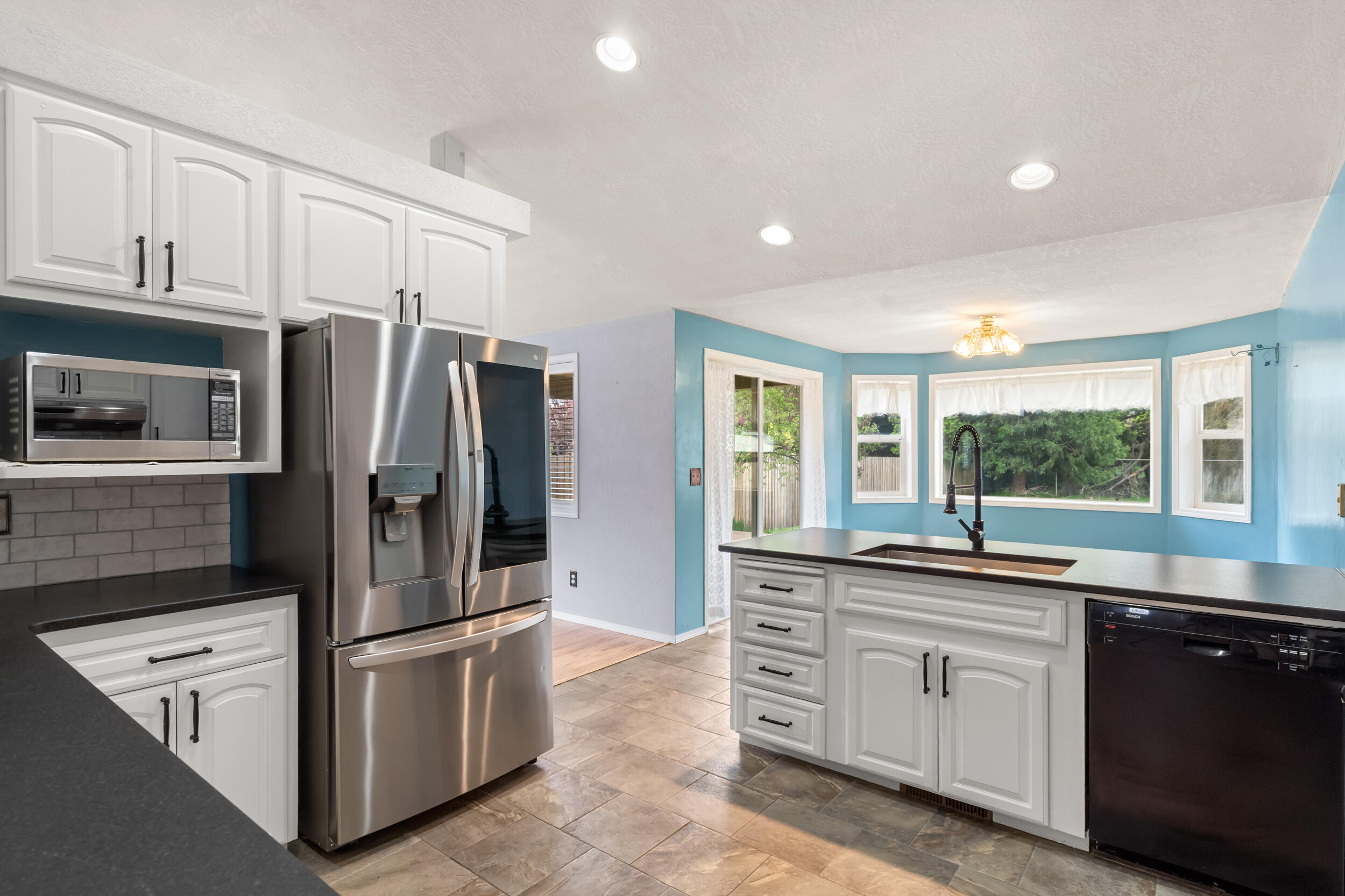 850 Forest Glen Drive
