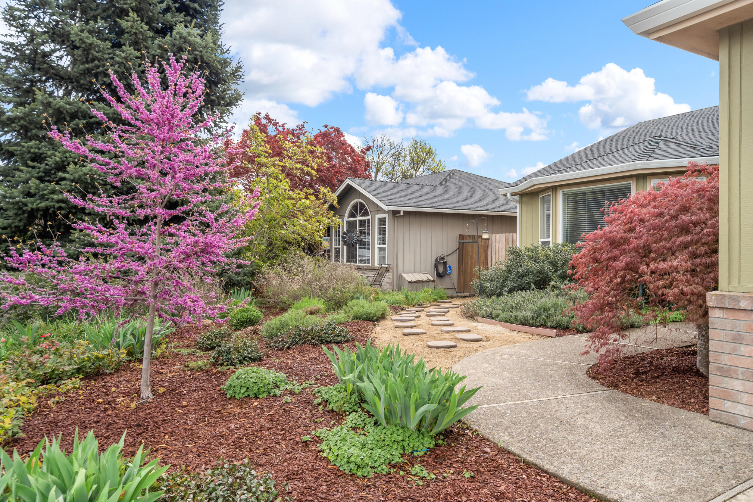 850 Forest Glen Drive