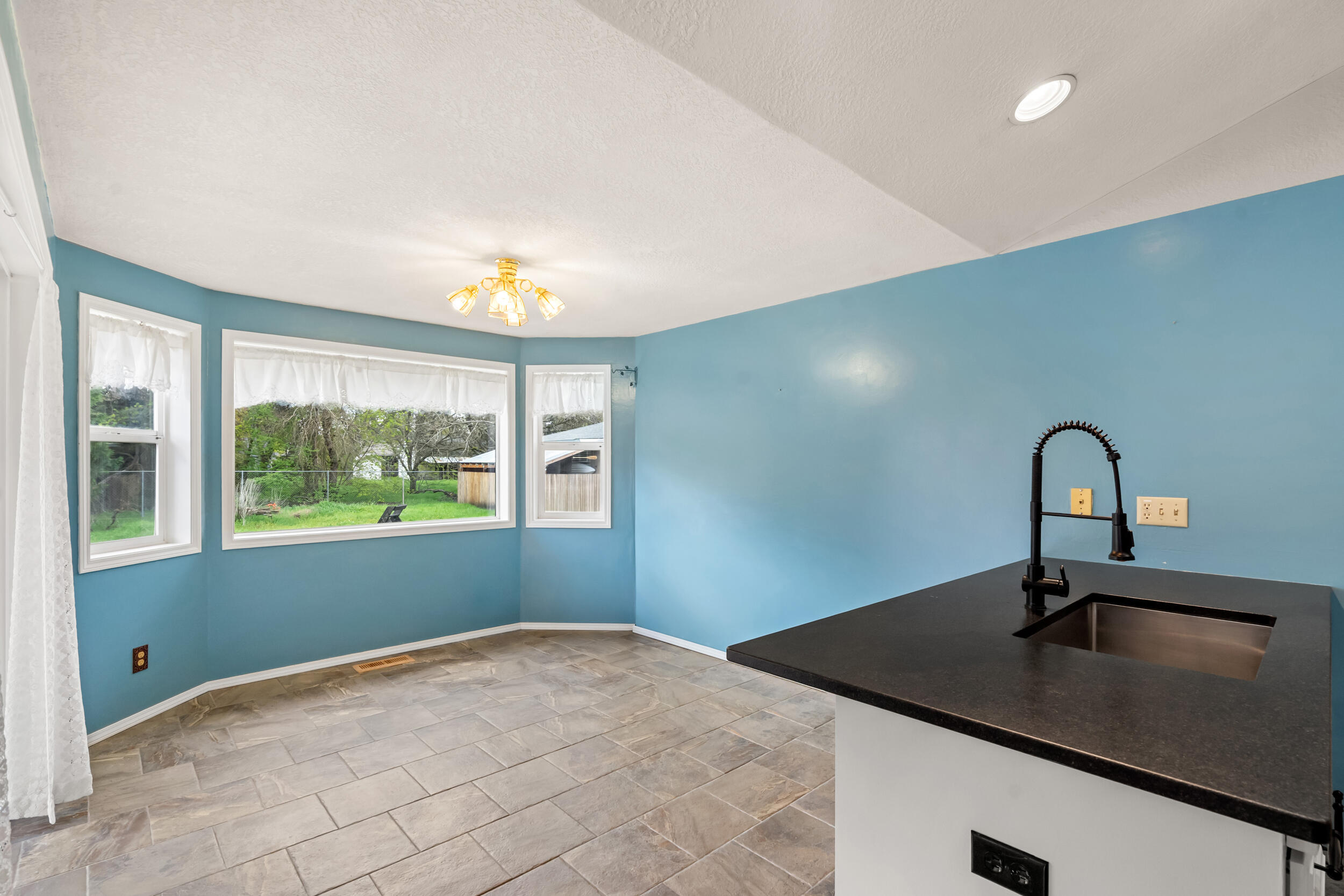 850 Forest Glen Drive