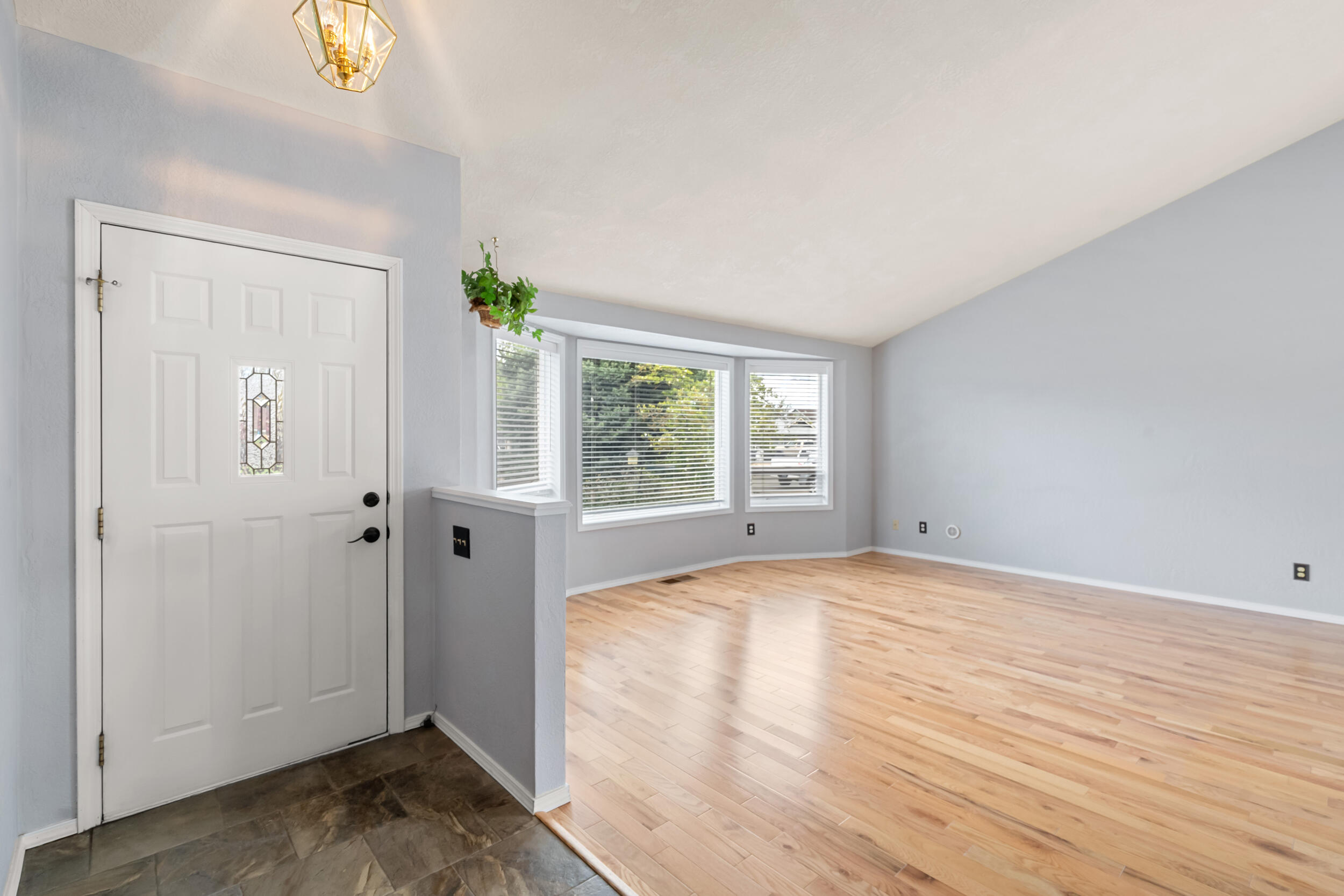850 Forest Glen Drive