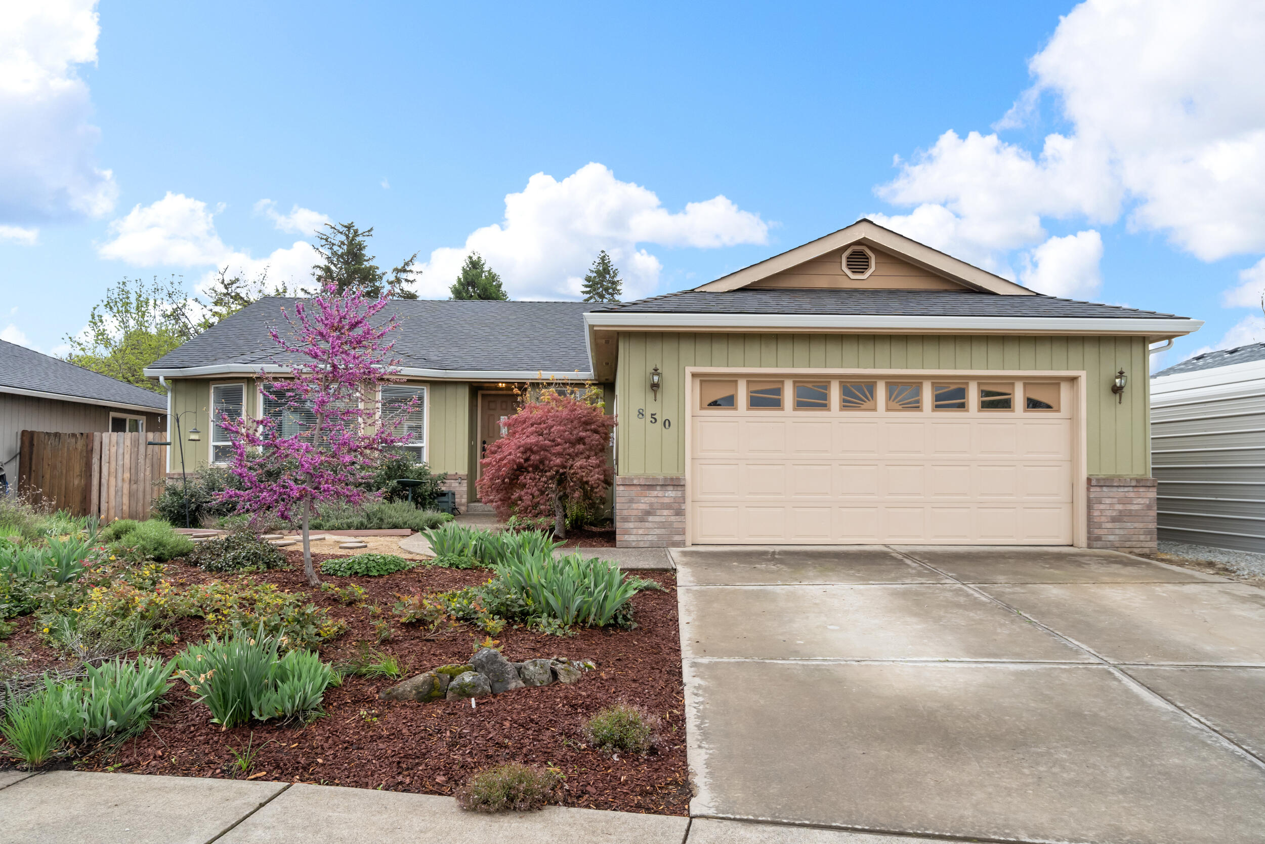 850 Forest Glen Drive