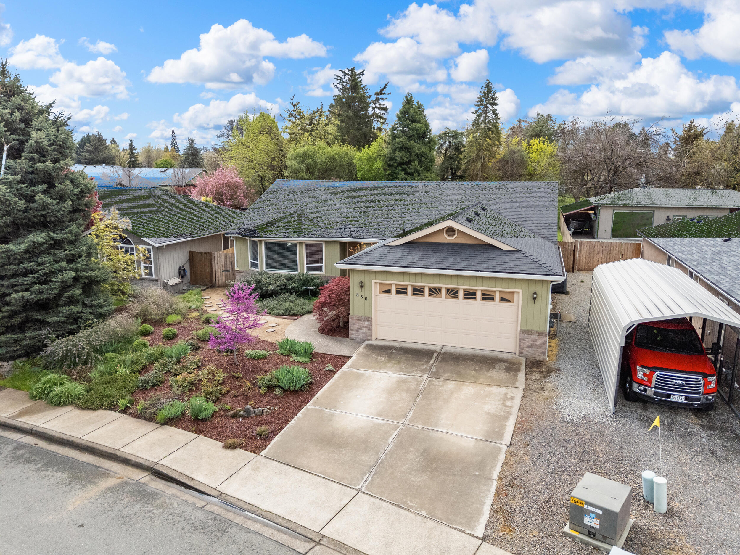 850 Forest Glen Drive