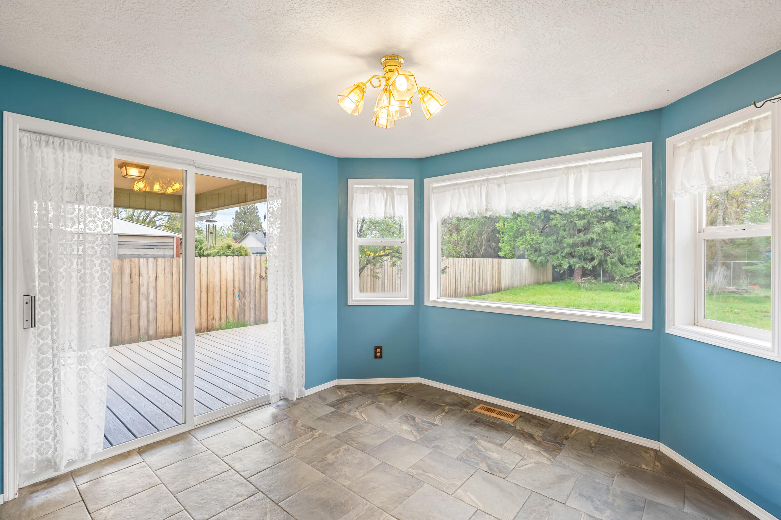 850 Forest Glen Drive