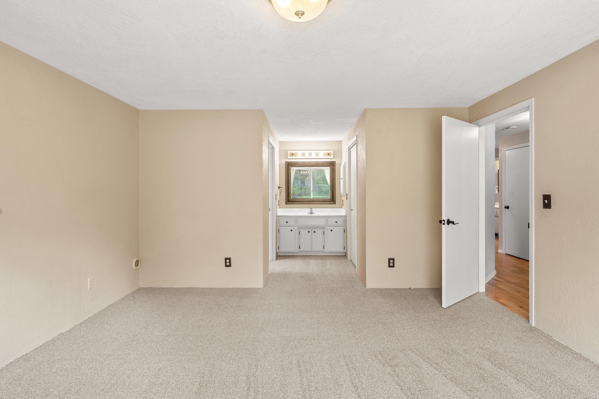 850 Forest Glen Drive