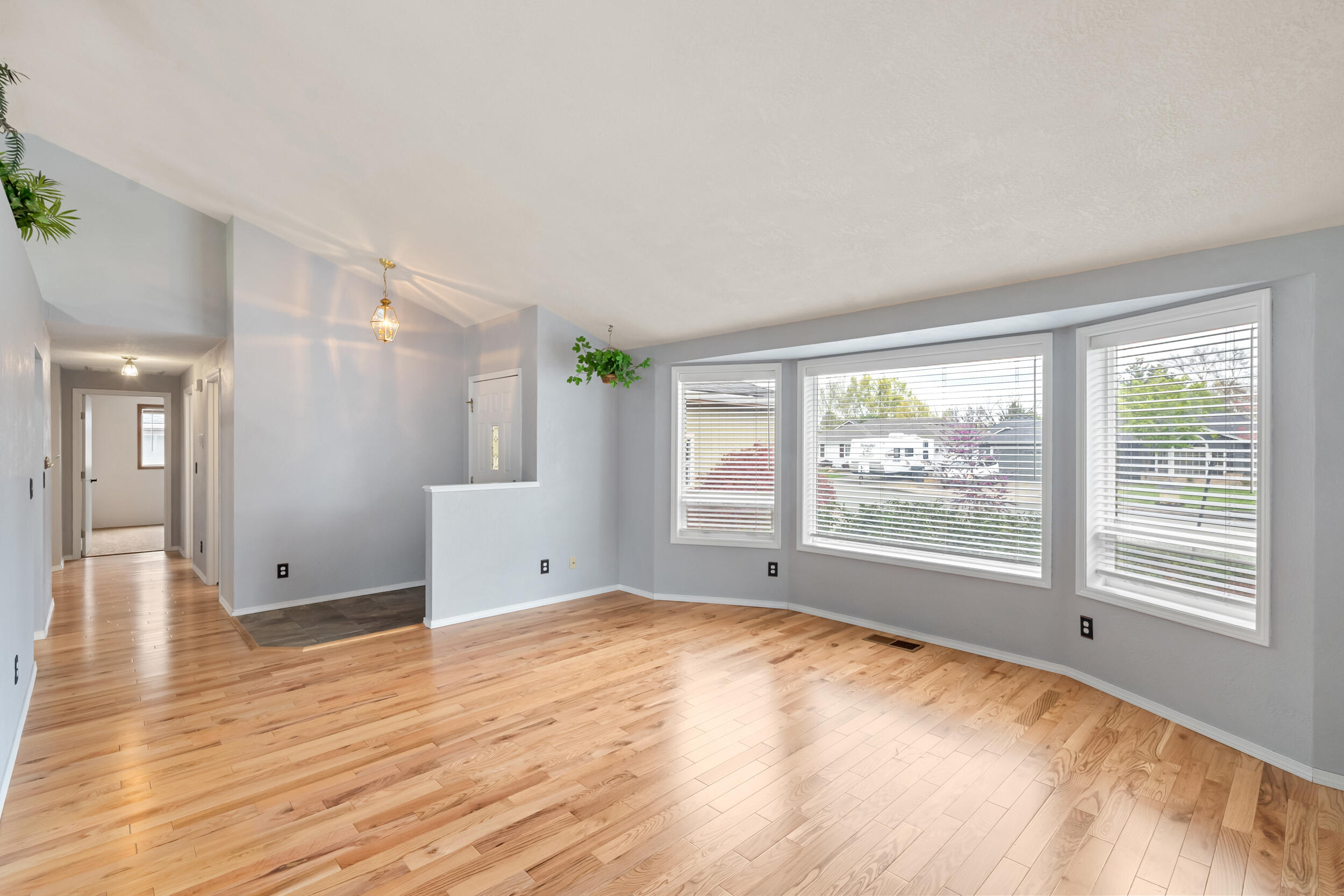 850 Forest Glen Drive