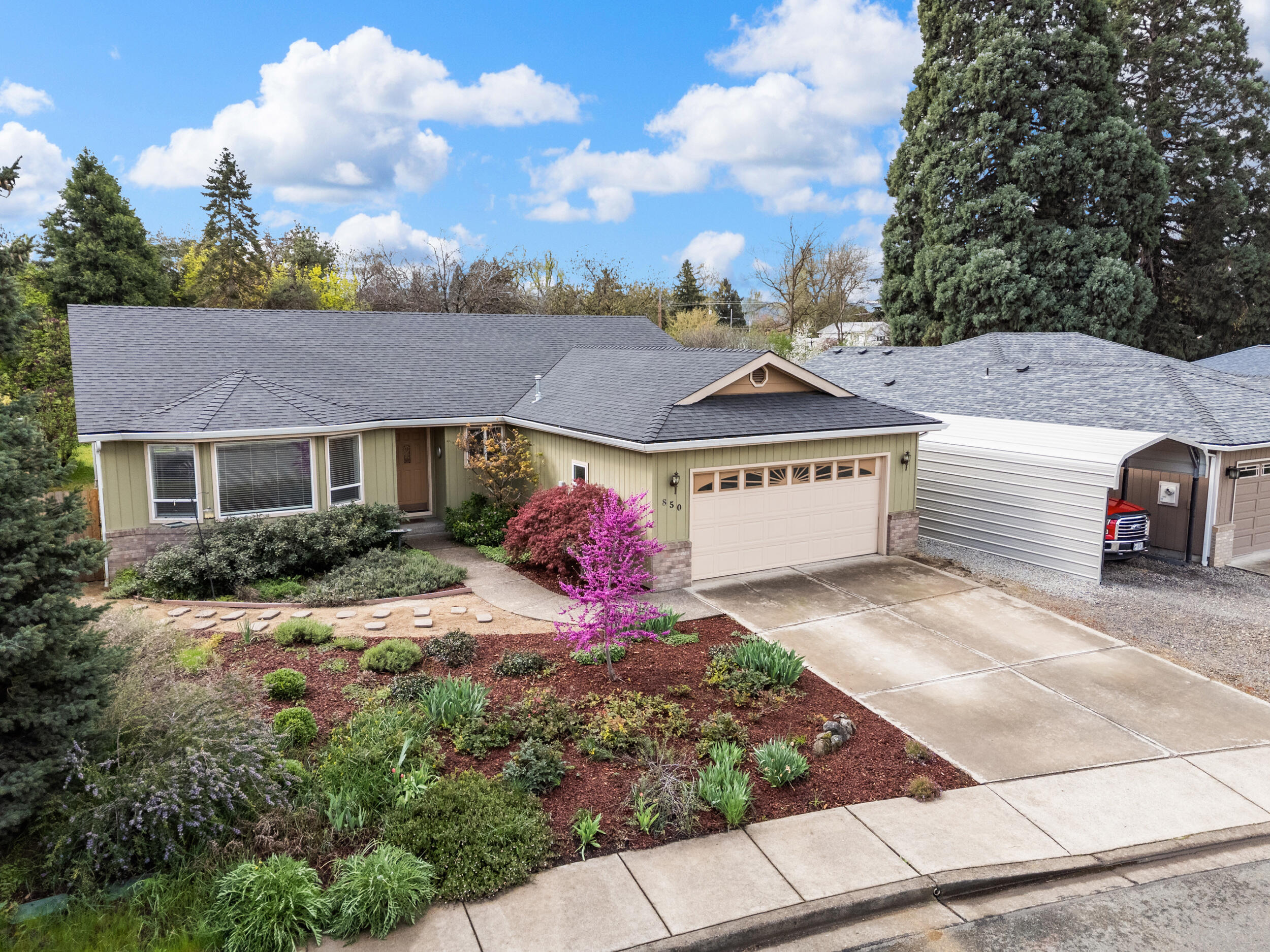 850 Forest Glen Drive
