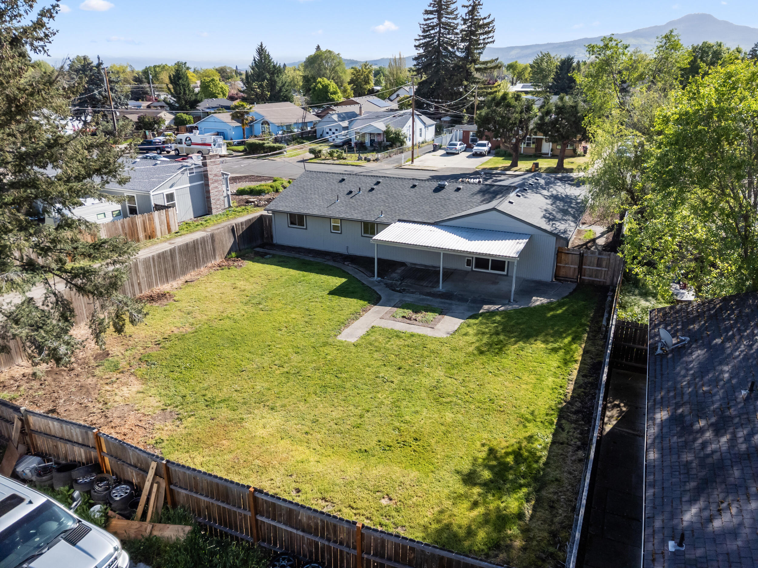 2711 Elliott Avenue