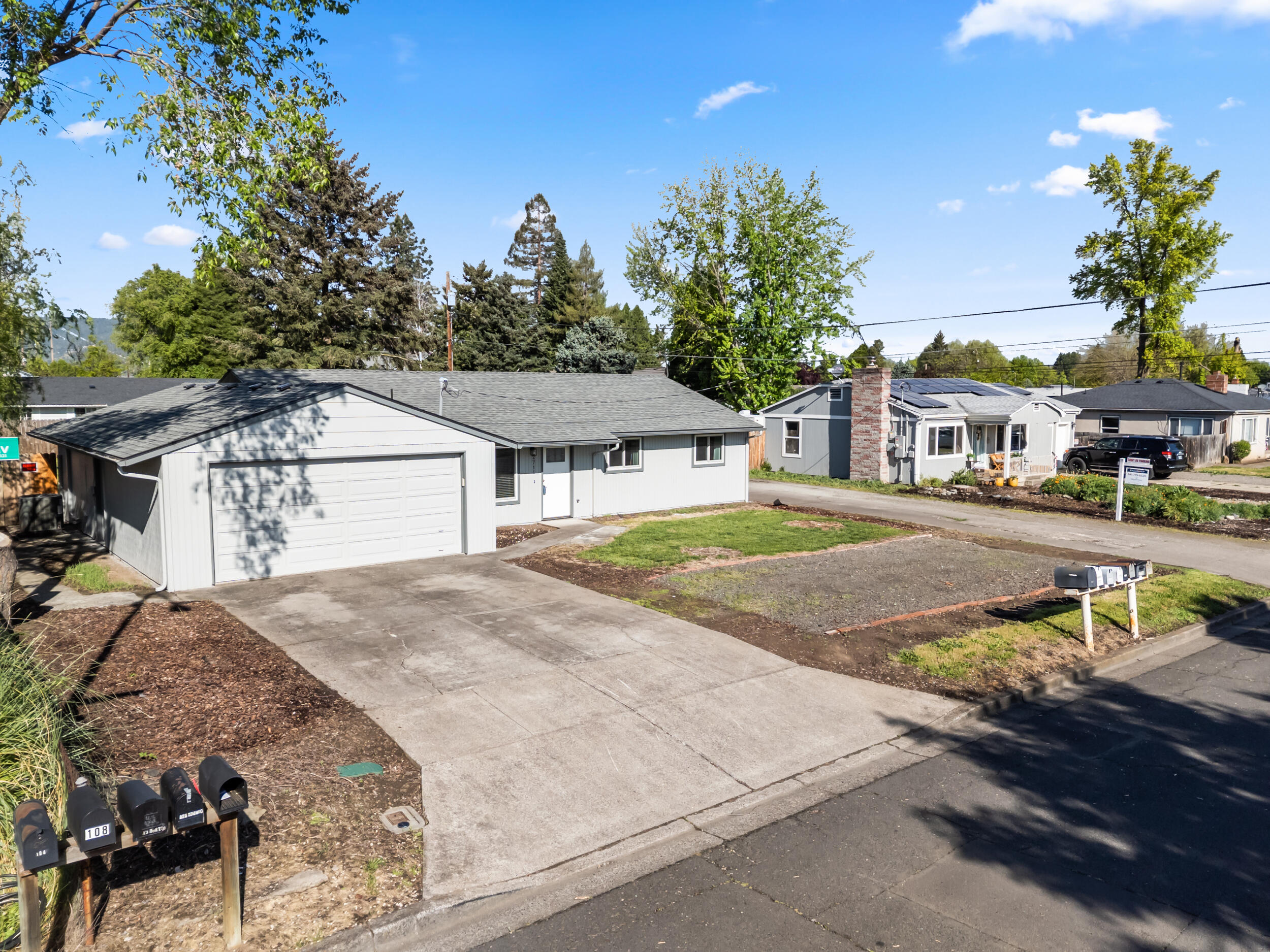 2711 Elliott Avenue