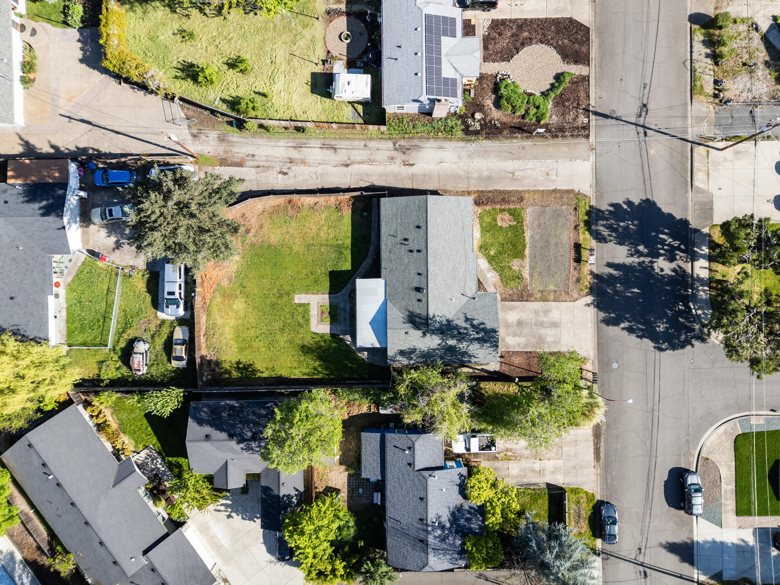 2711 Elliott Avenue