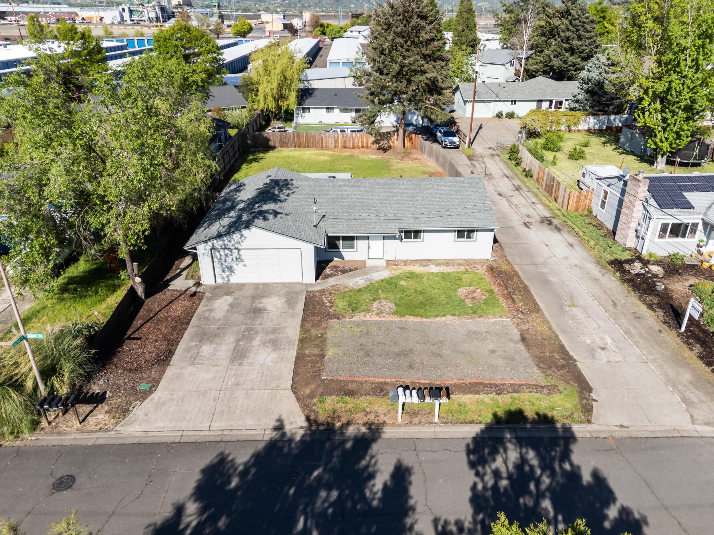 2711 Elliott Avenue