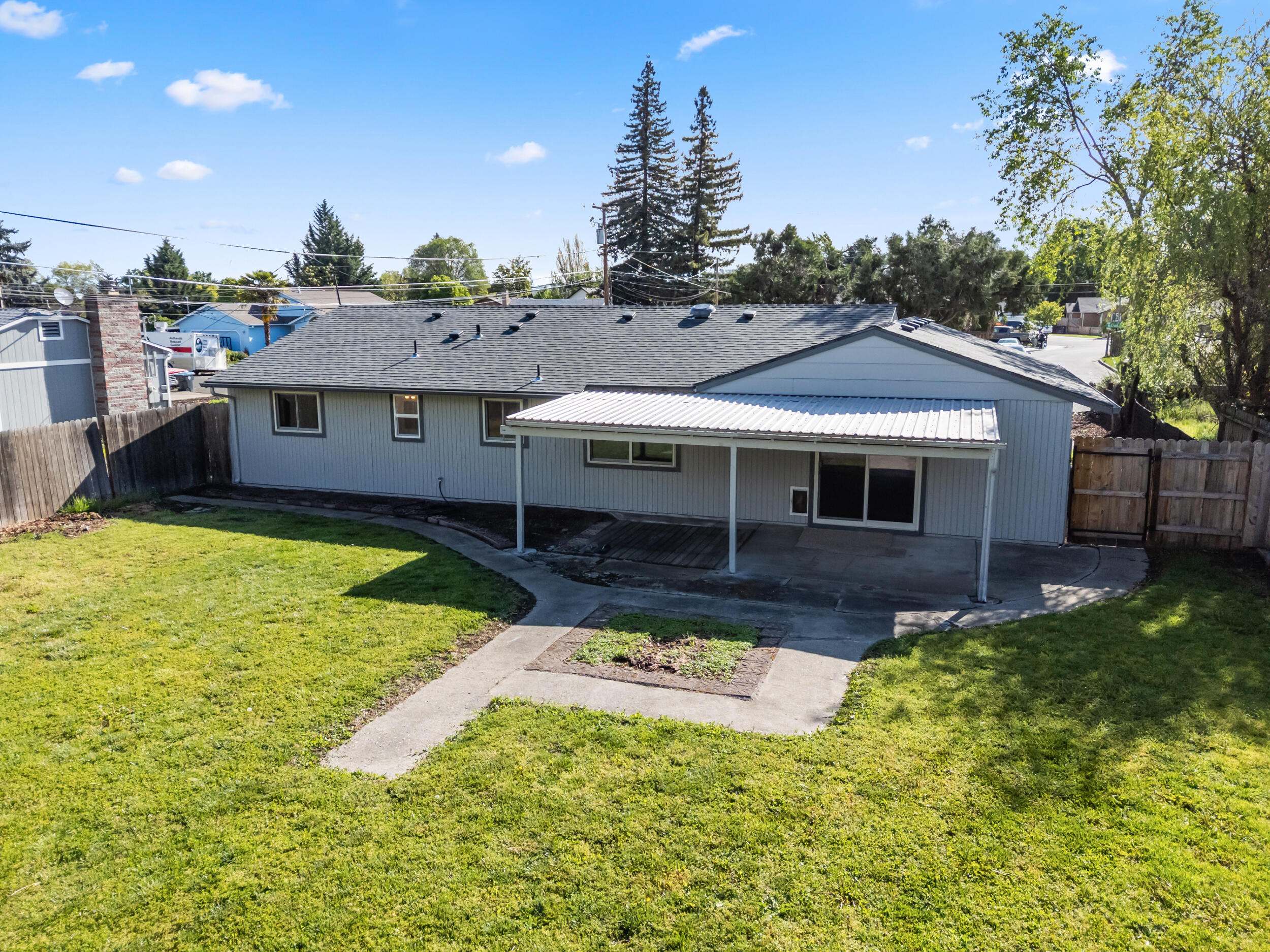 2711 Elliott Avenue