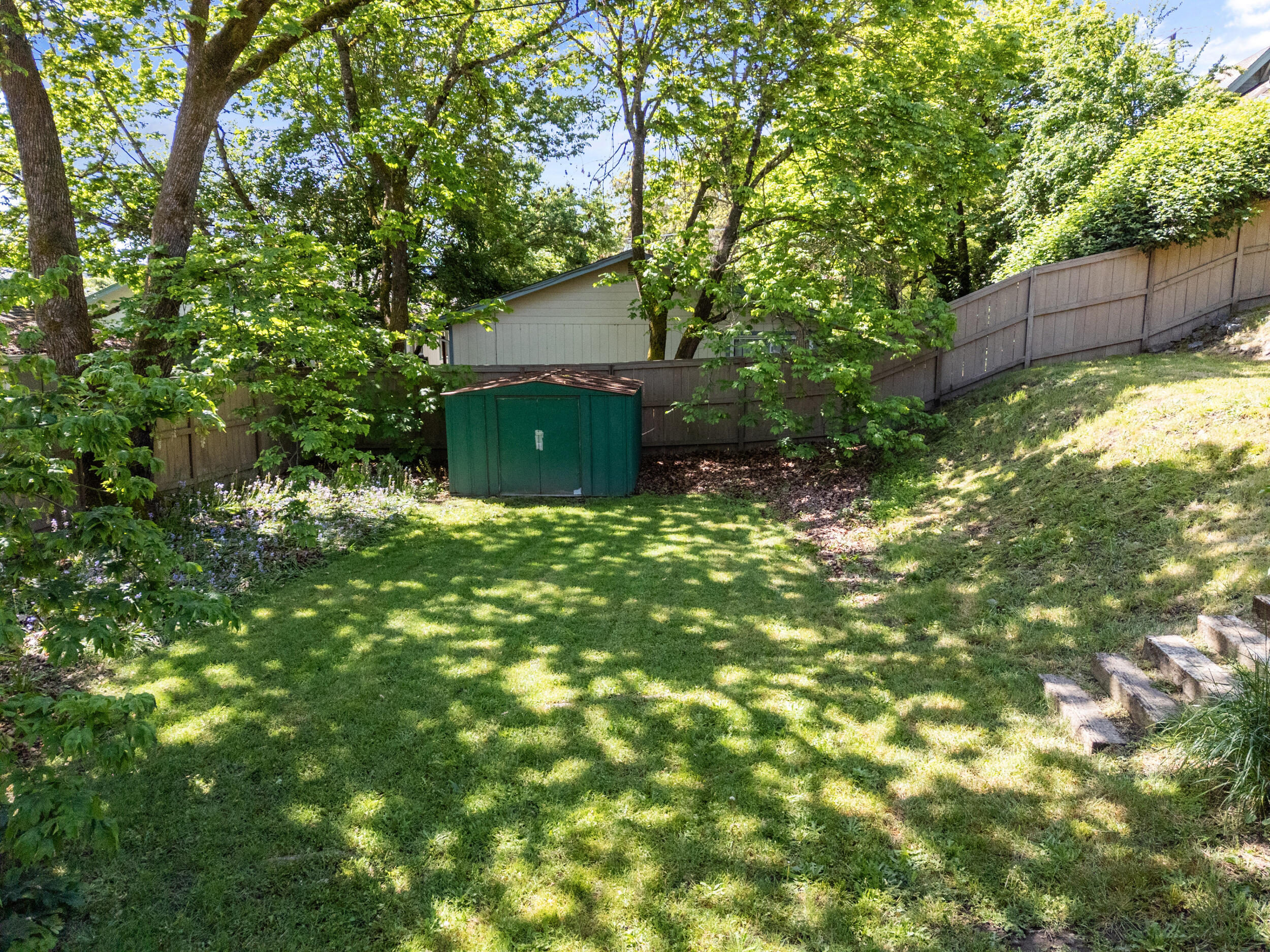 915 NW D Street