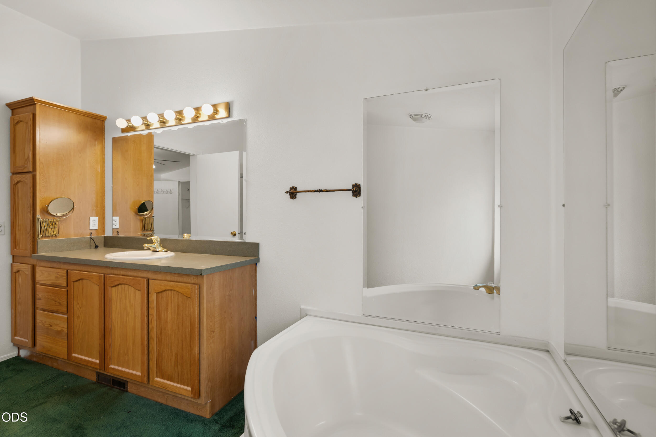 5648 Foothill Boulevard, SPC 3