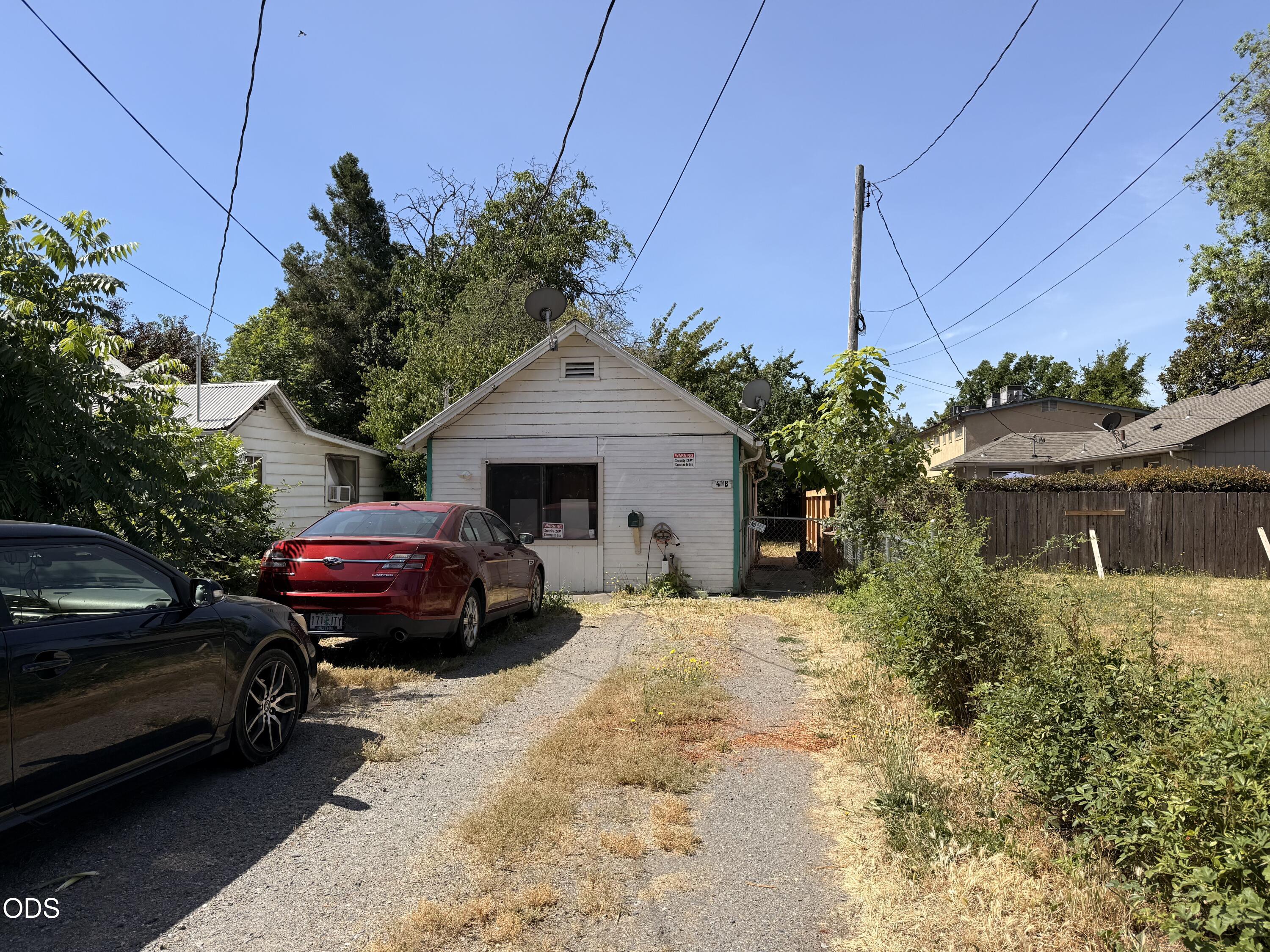 411 SE L Street